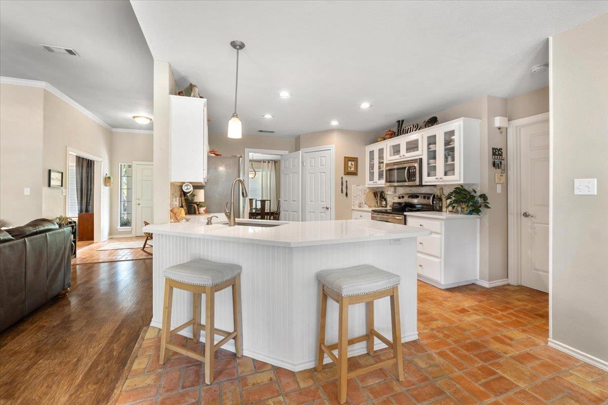 202 Treetop Way Property Photo 12