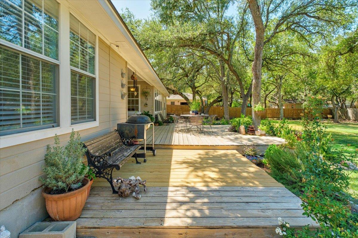 202 Treetop Way Property Photo 32