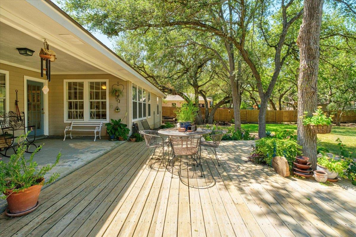 202 Treetop Way Property Photo 33