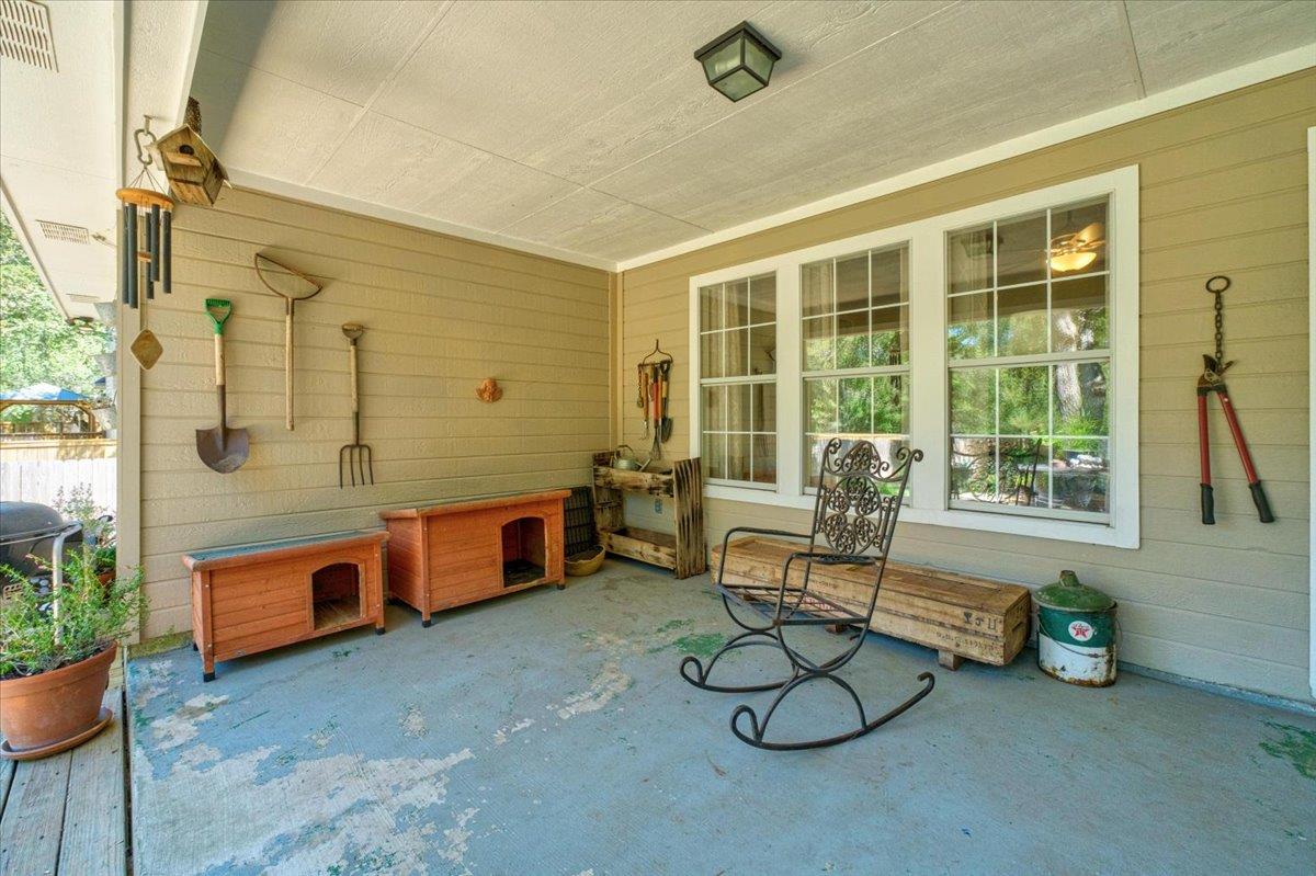 202 Treetop Way Property Photo 35