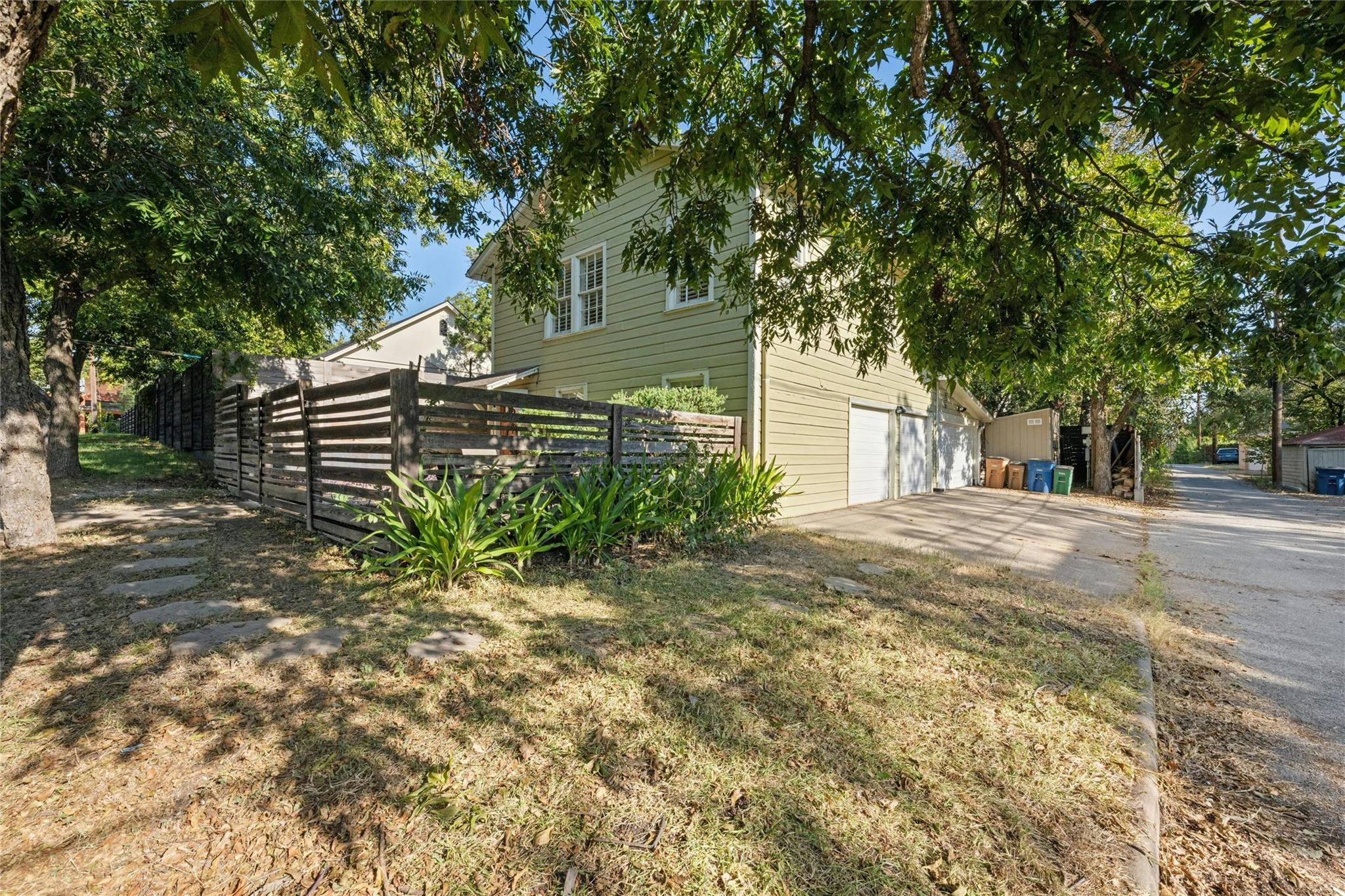 2021 Travis Heights Blvd #1002 Property Photo 21