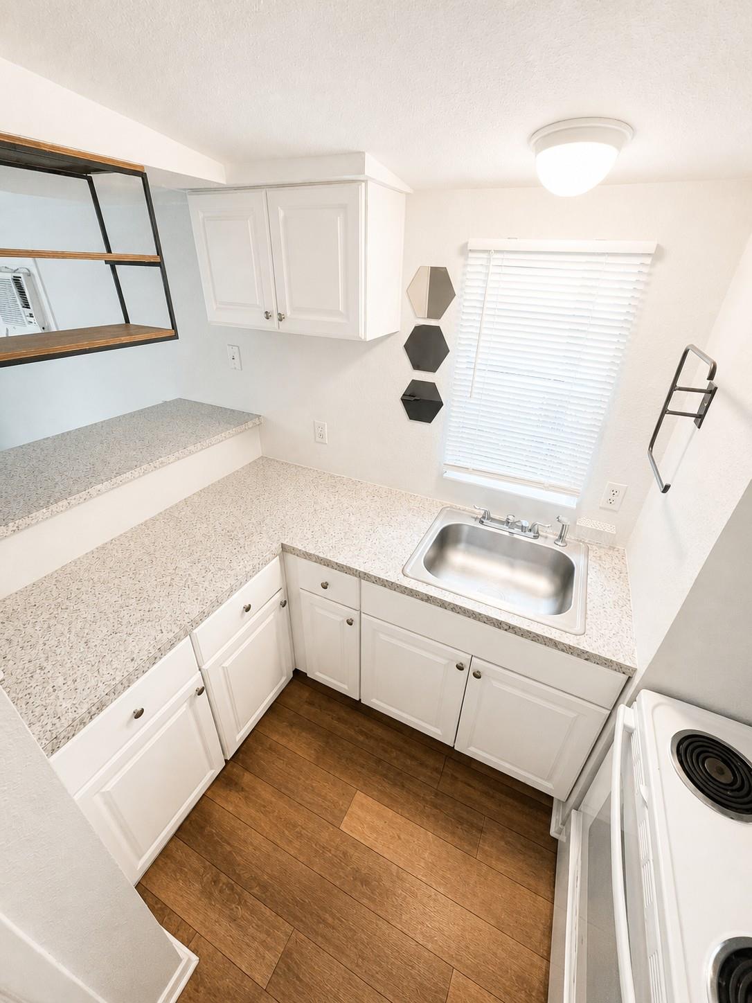 5400 Harmon Ave #b Property Photo 3