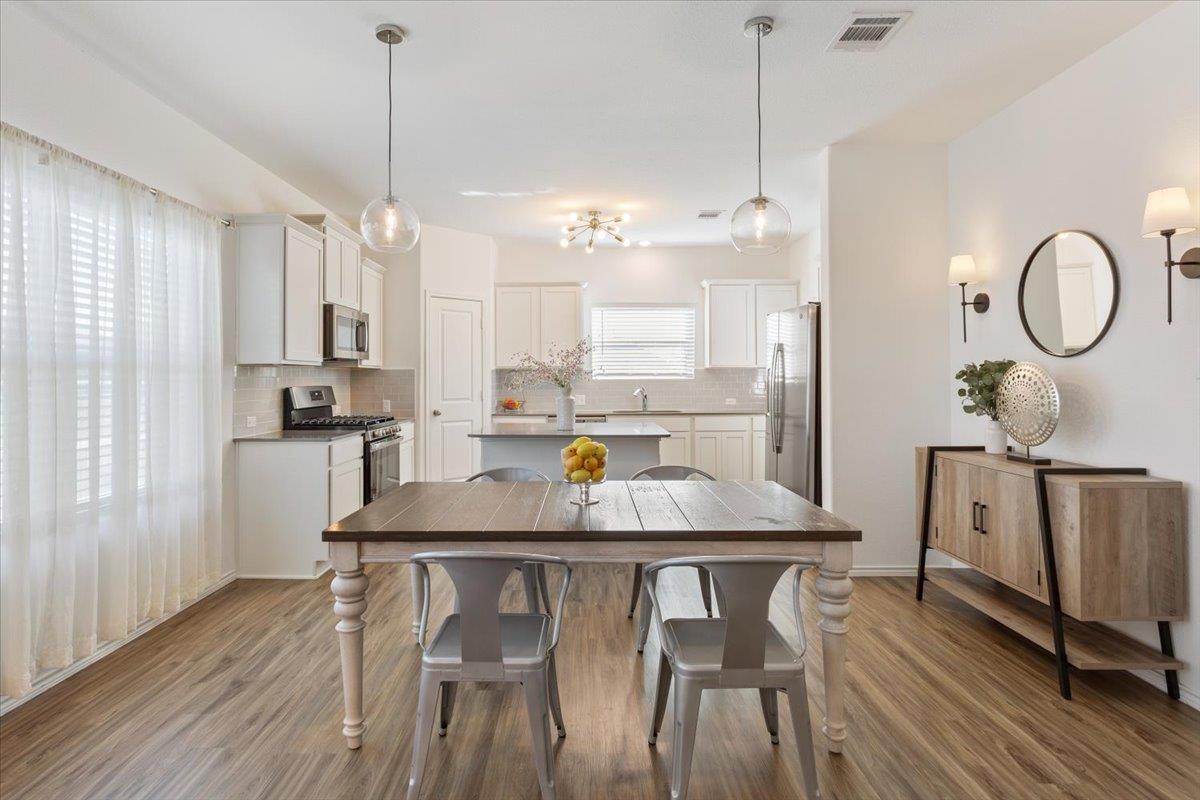 301 Majestic Cedar Ct Property Photo 9