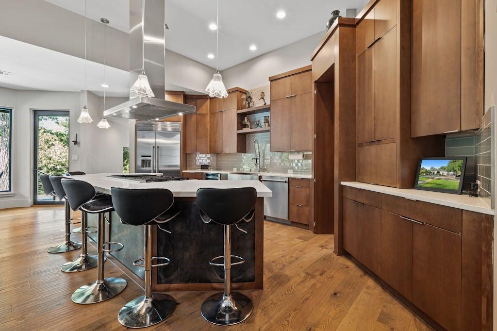 2304 Island Wood Property Photo 9