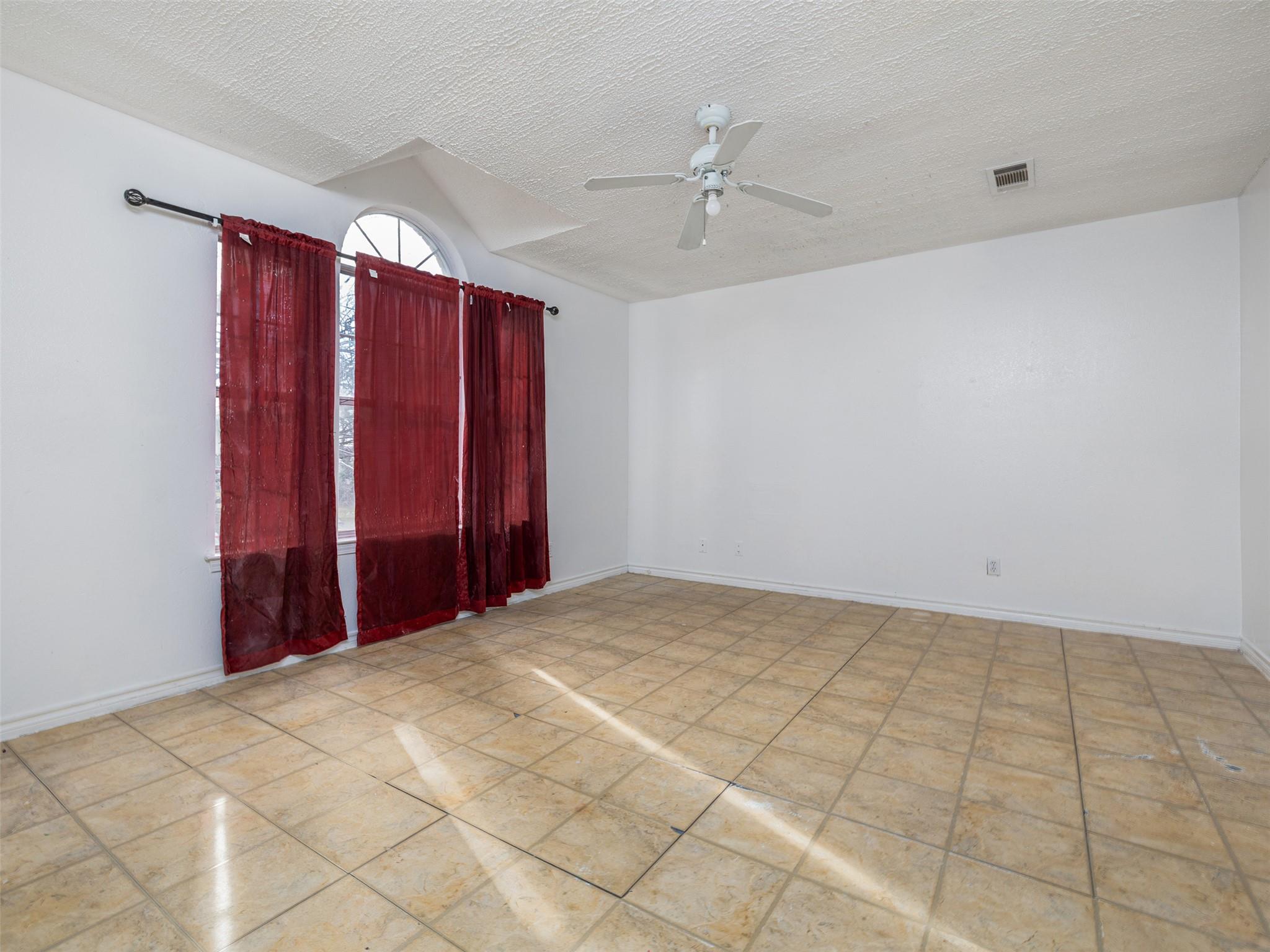 506 Tillery St Property Photo 8