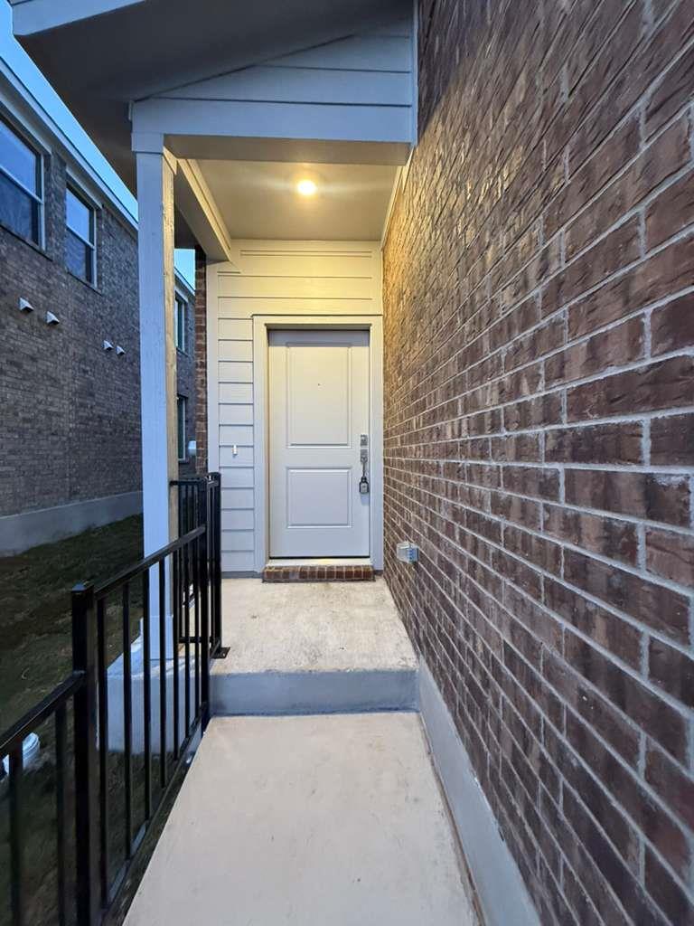 17702 Sage Thrasher Dr Property Photo 5
