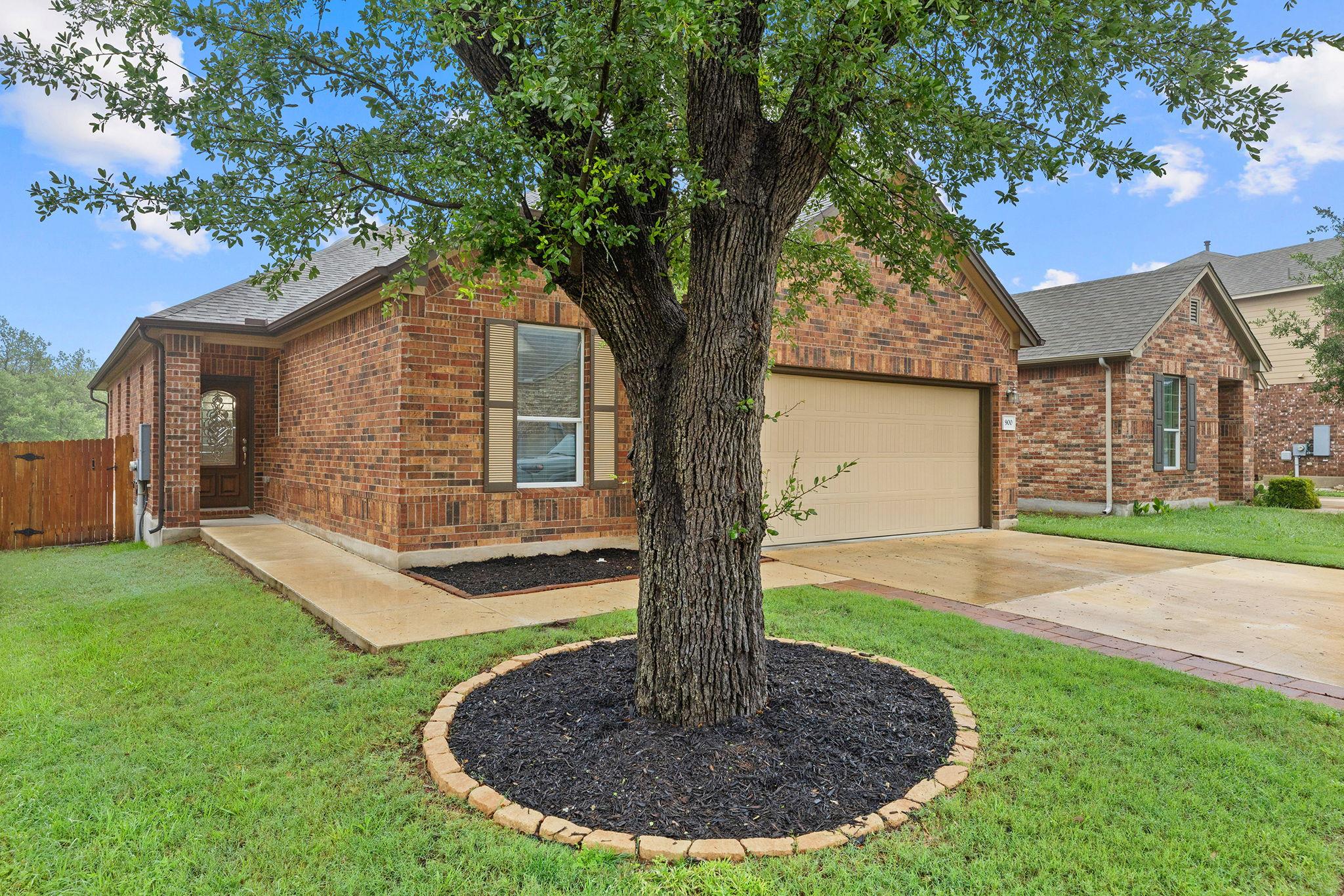 900 Crown Anchor Bnd Property Photo 1