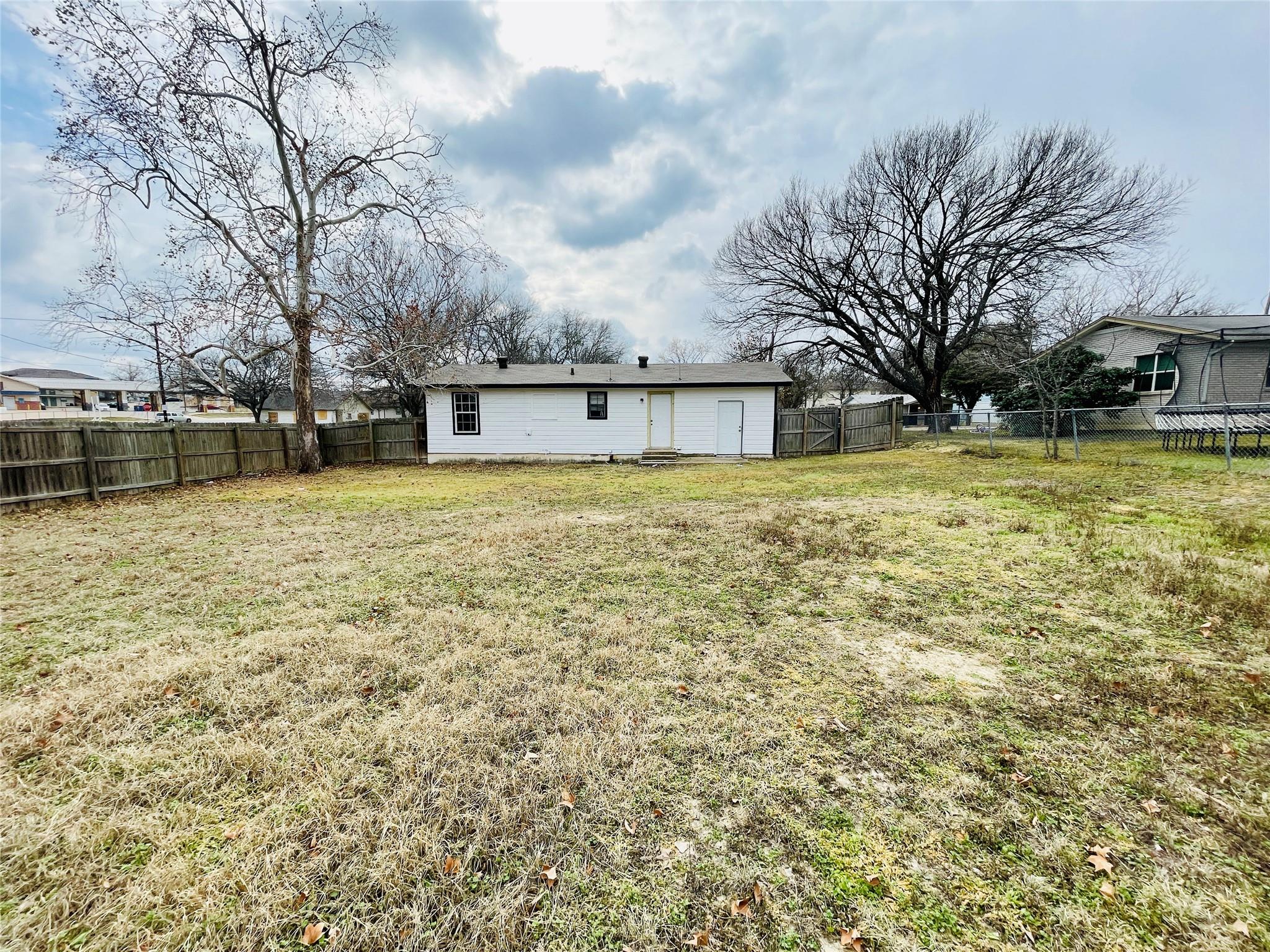 206 Hill St Property Photo 3