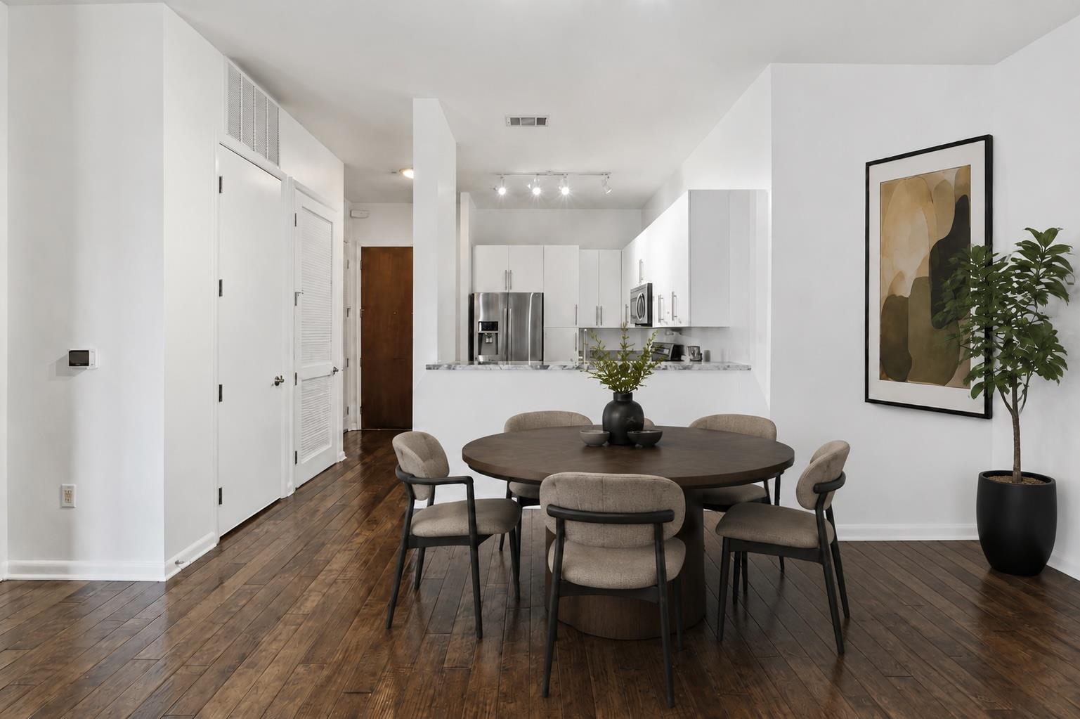 54 Rainey St #ph20 Property Photo 6