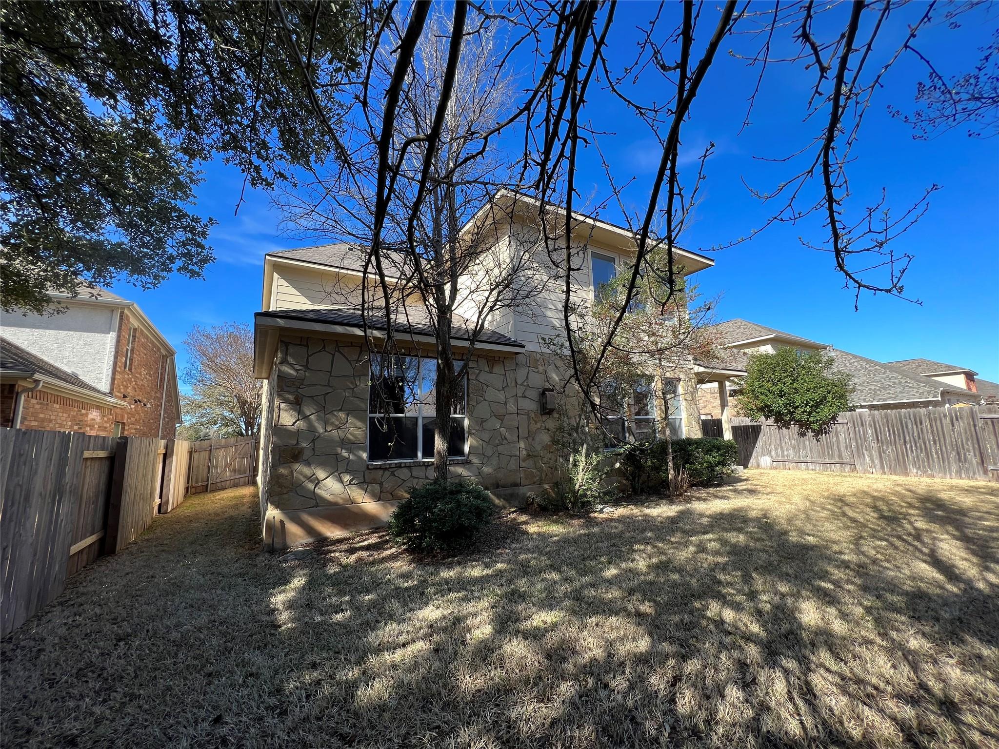 2443 Salorn Way Property Photo 4