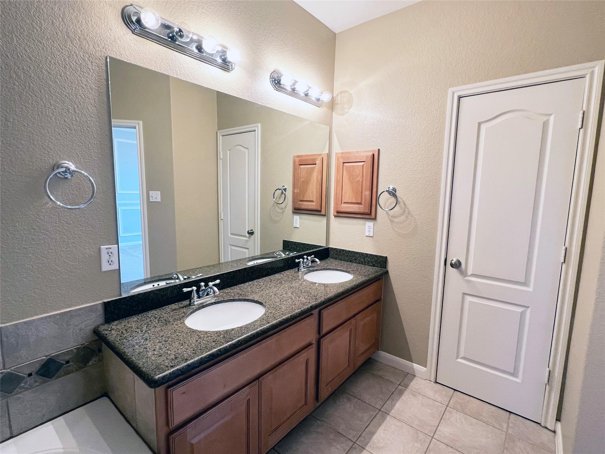 2443 Salorn Way Property Photo 21