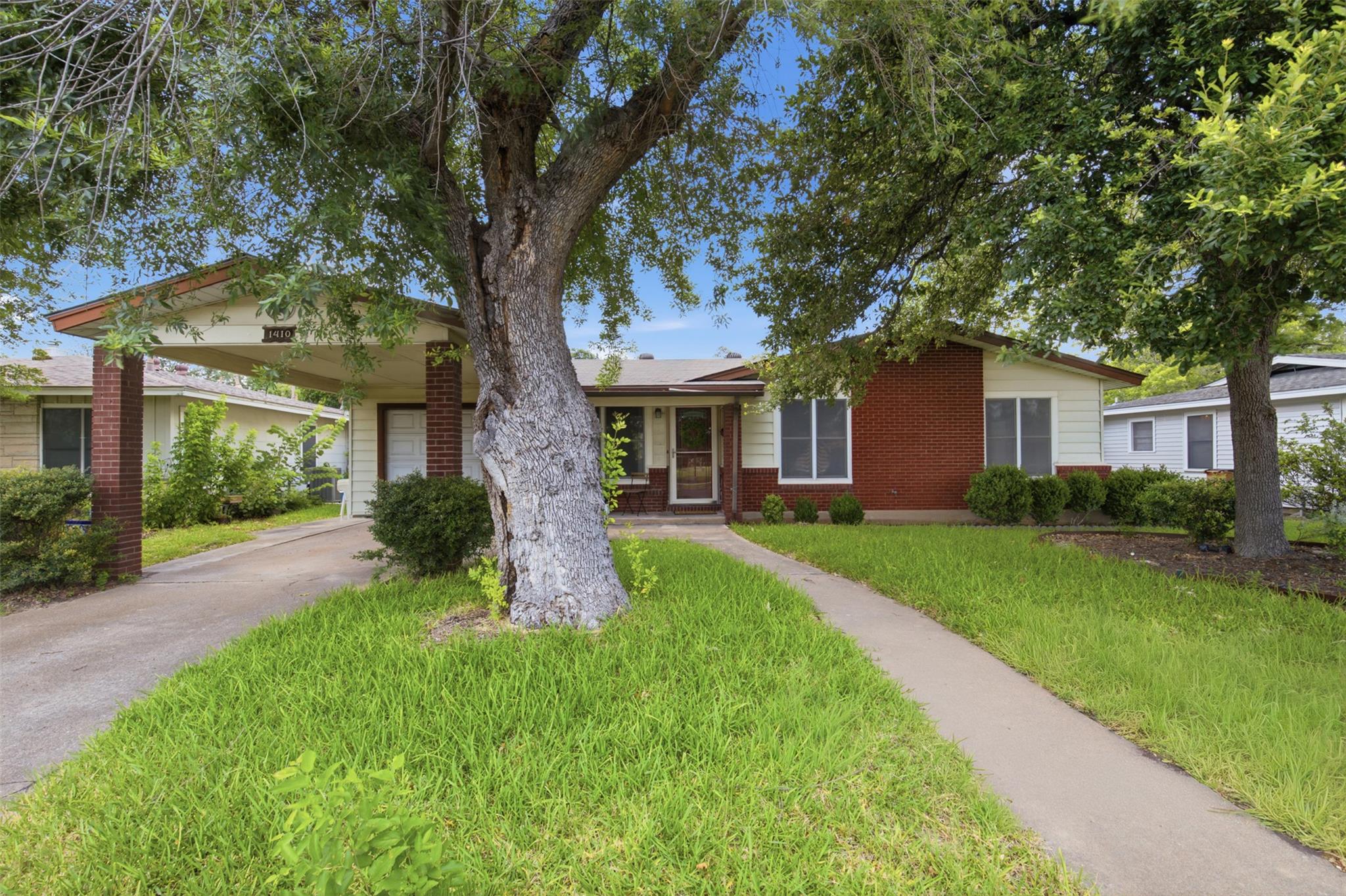 1410 Wooten Dr Property Photo 2