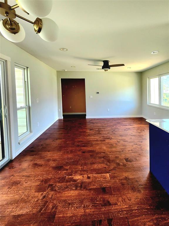 4703 Surrey Dr Property Photo 2