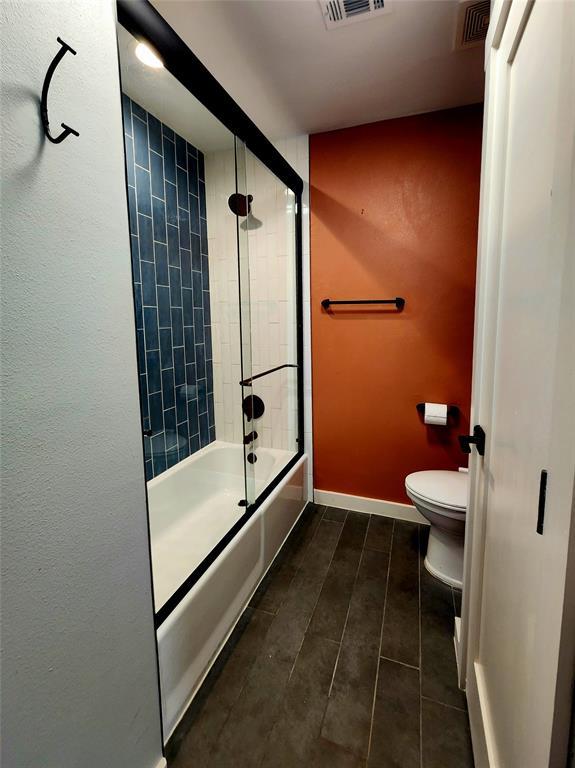 4703 Surrey Dr Property Photo 4