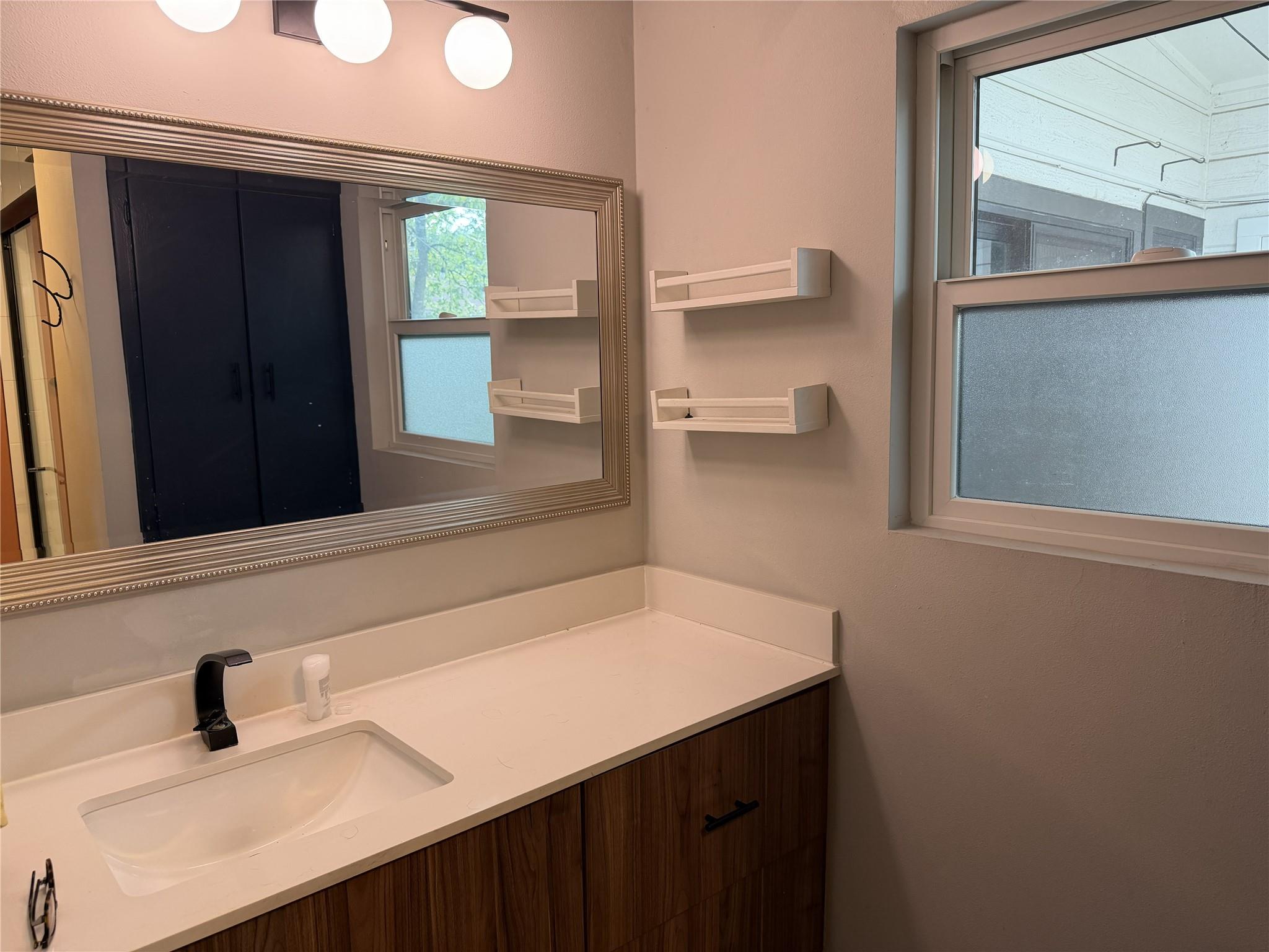 4703 Surrey Dr Property Photo 6