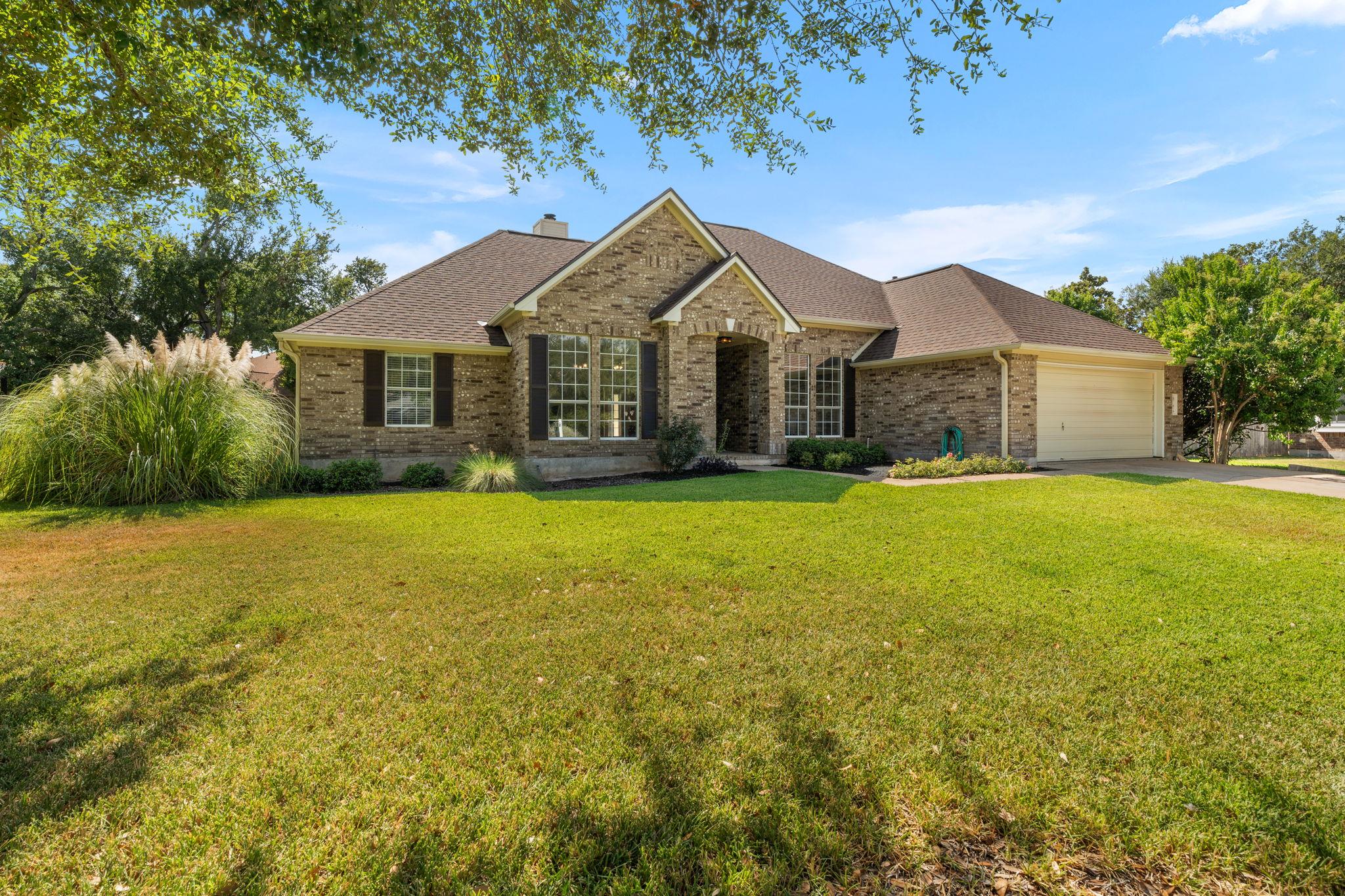 819 Blue Spring Cir Property Photo 1
