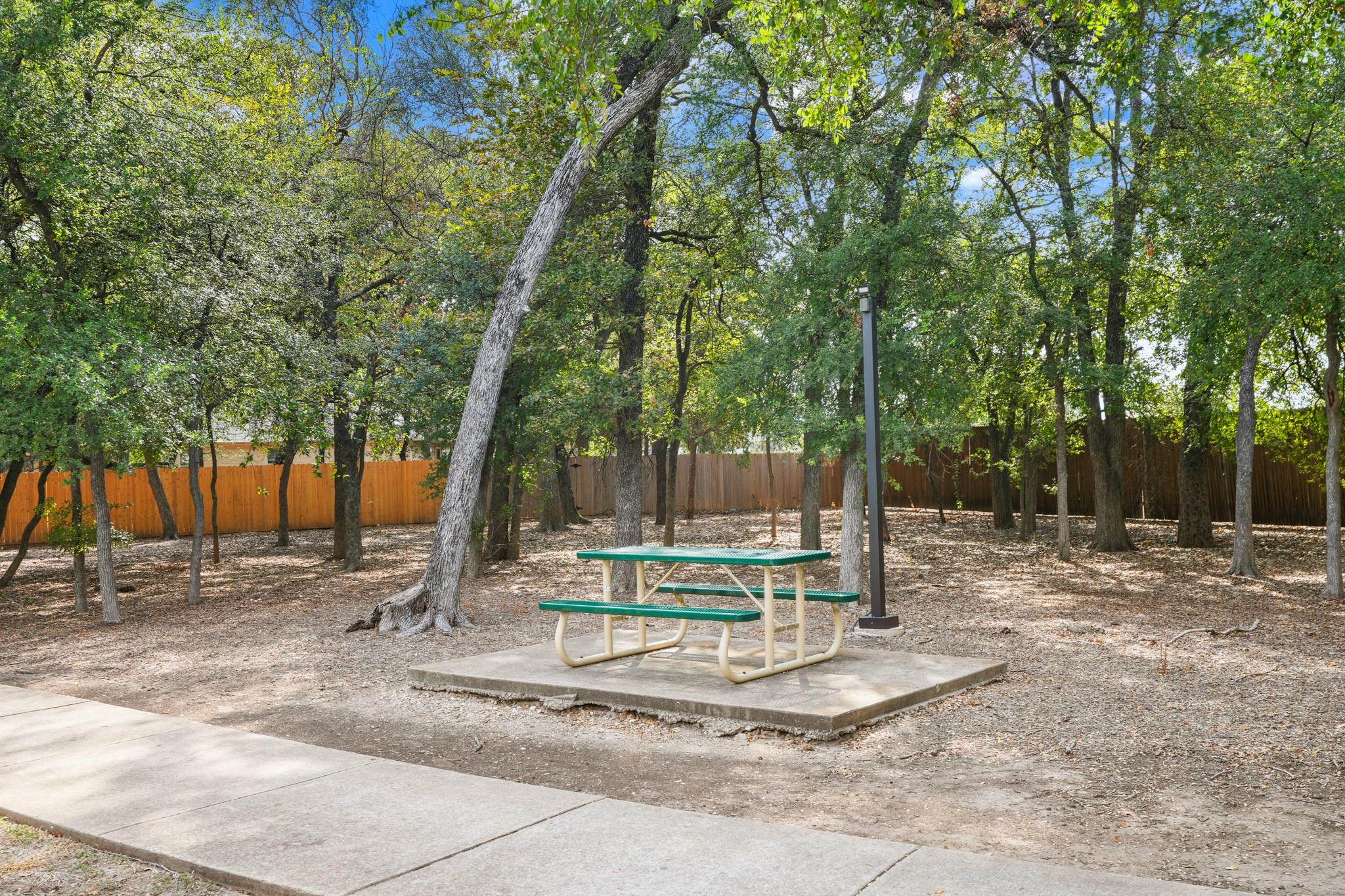 9421 China Rose Dr Property Photo 25