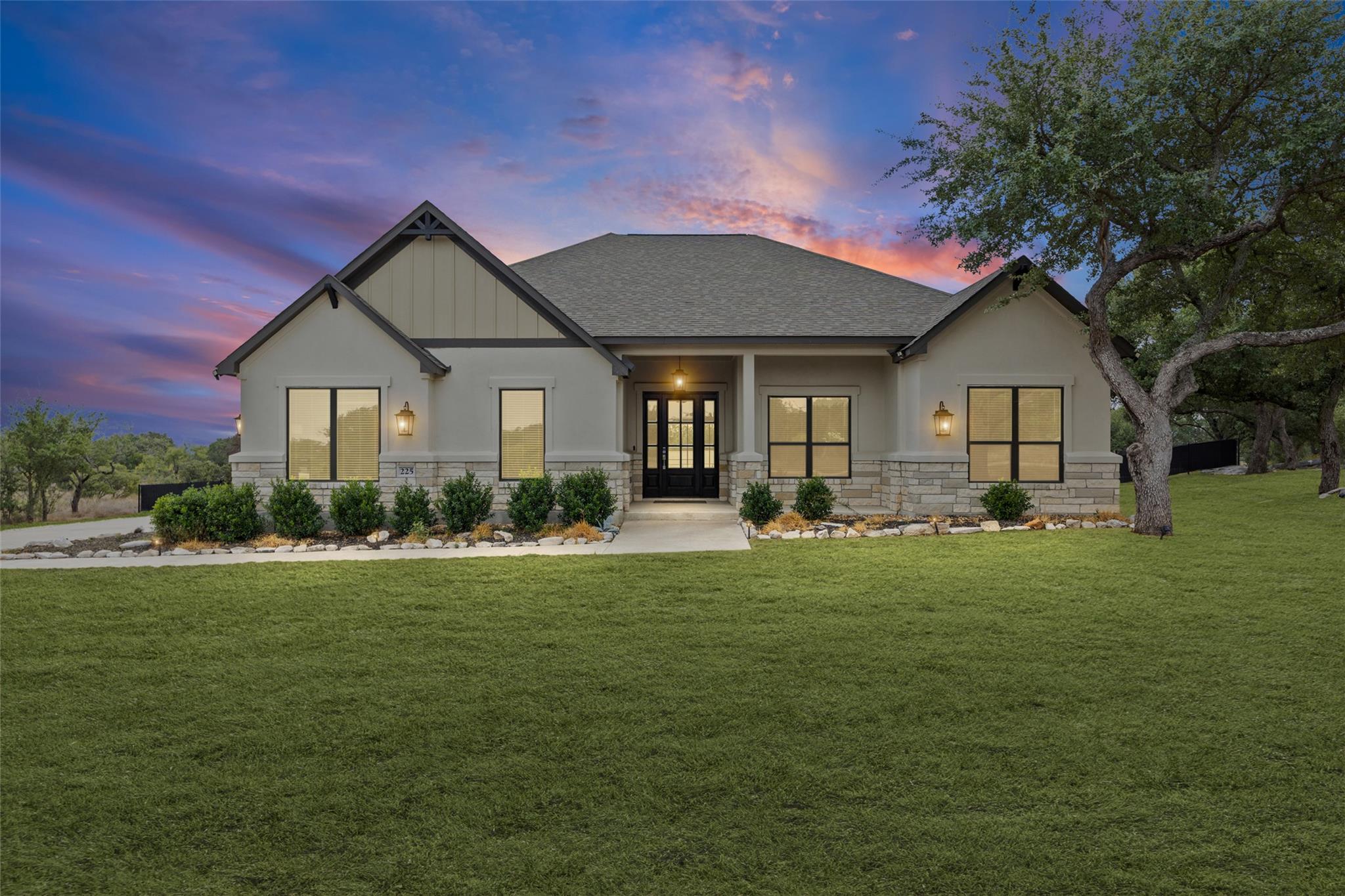 225 Spicewood Trails Dr Property Photo 1
