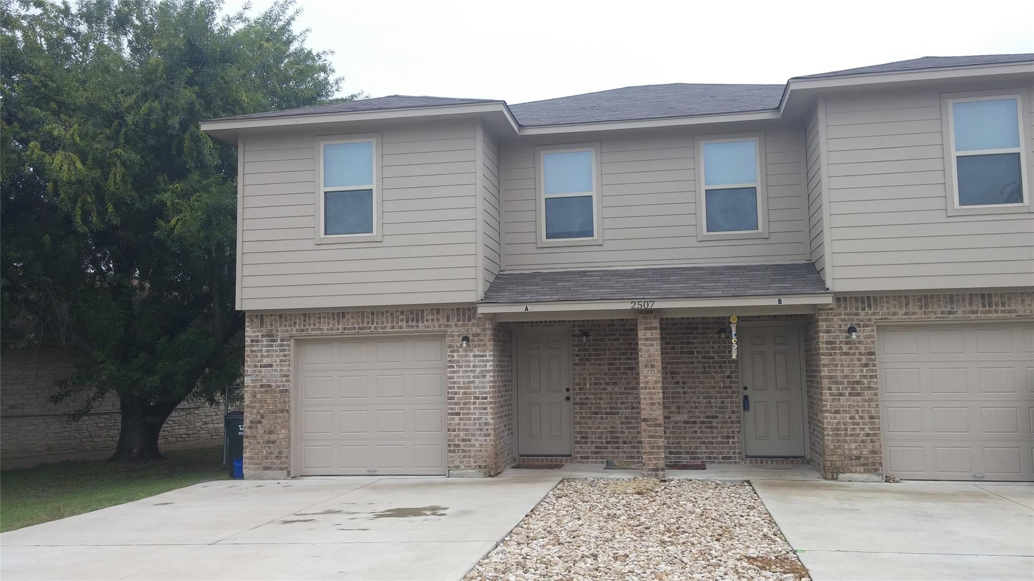 2507 Oak Ln Property Photo 1