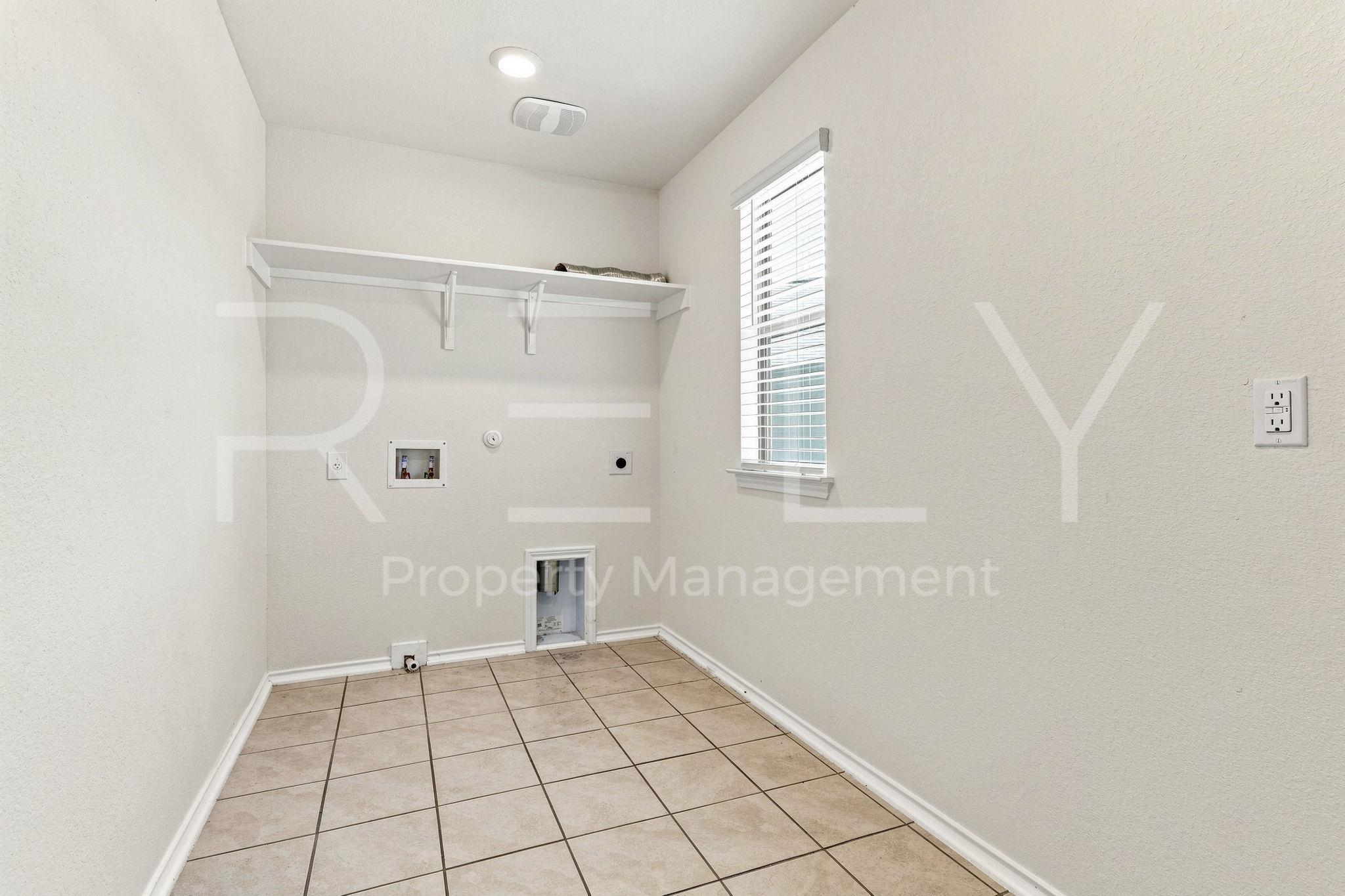 521 Colonel Mcnally Cv Property Photo 28