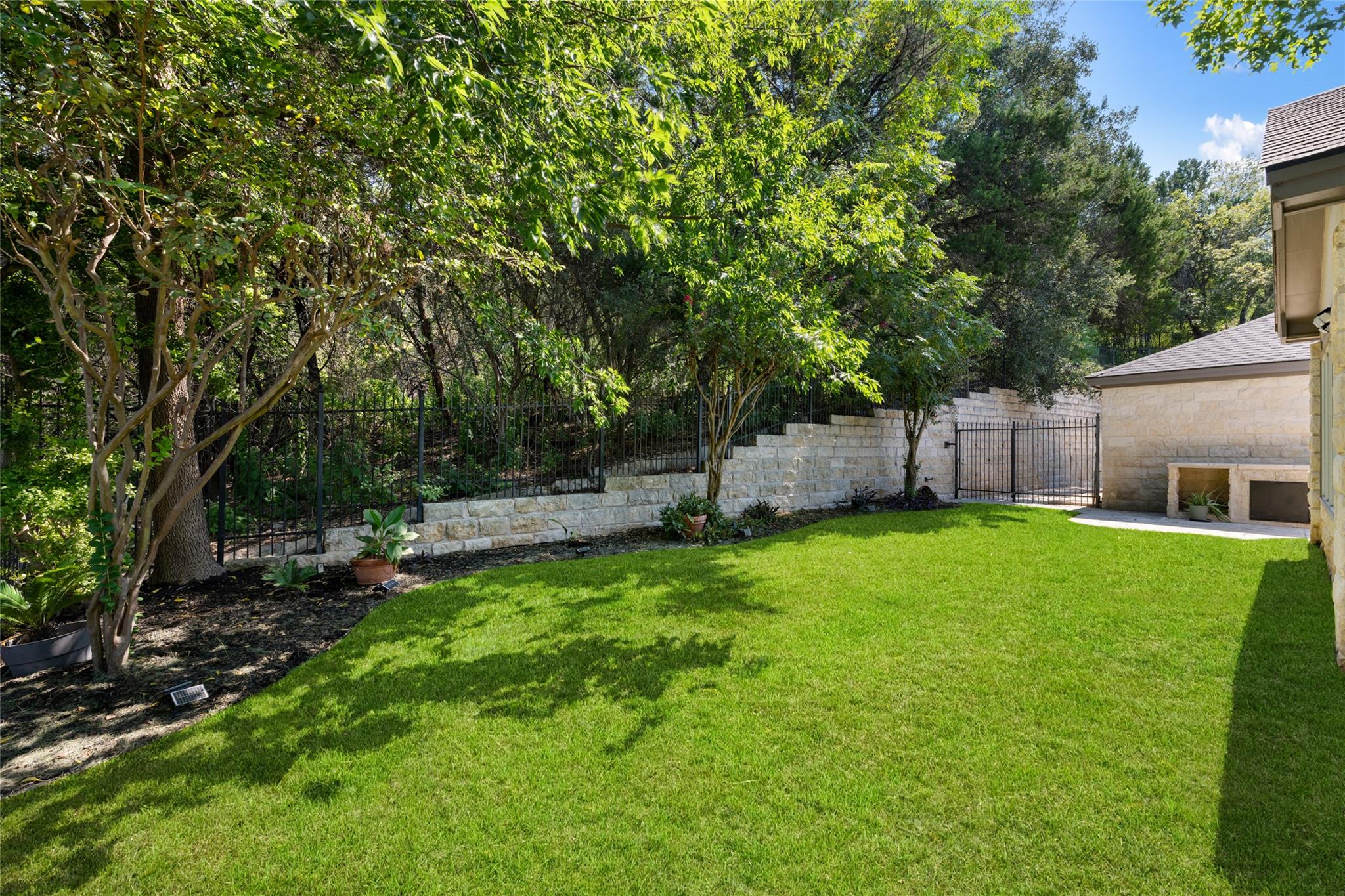 914 Challenger None Property Photo 37