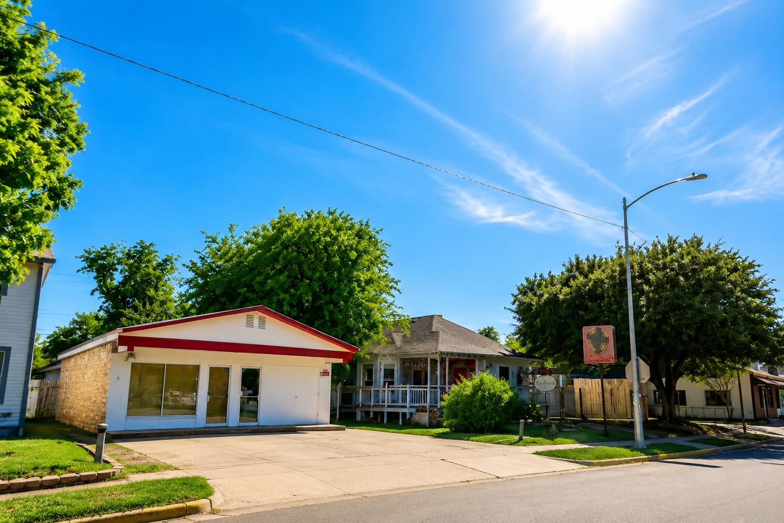 2113 E Cesar Chavez St Property Photo 5