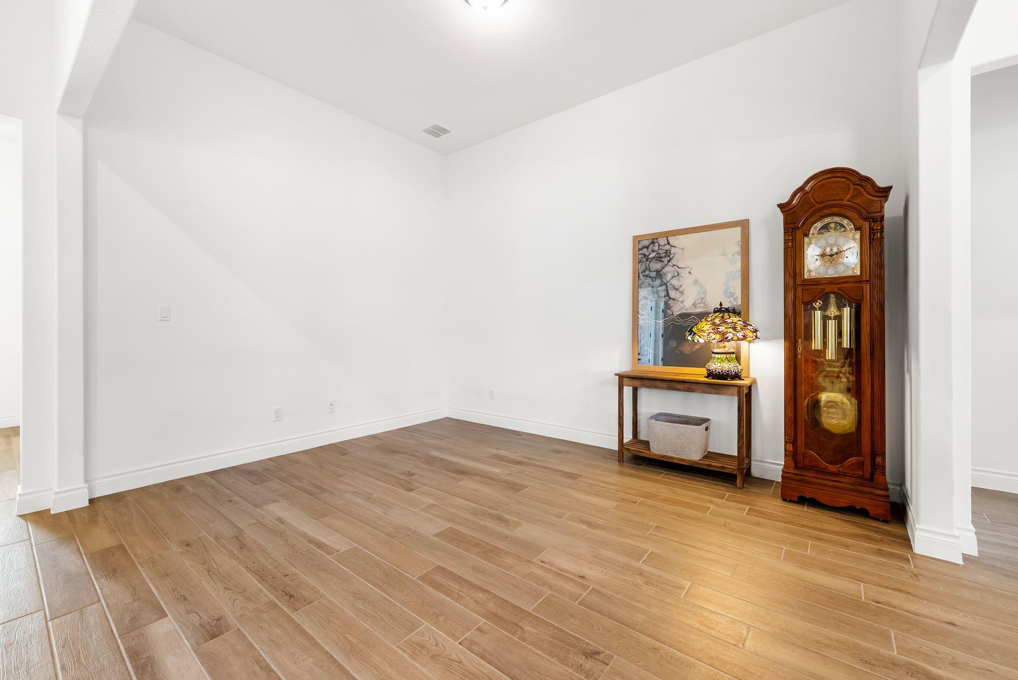 1301 White Daisy Ln Property Photo 16
