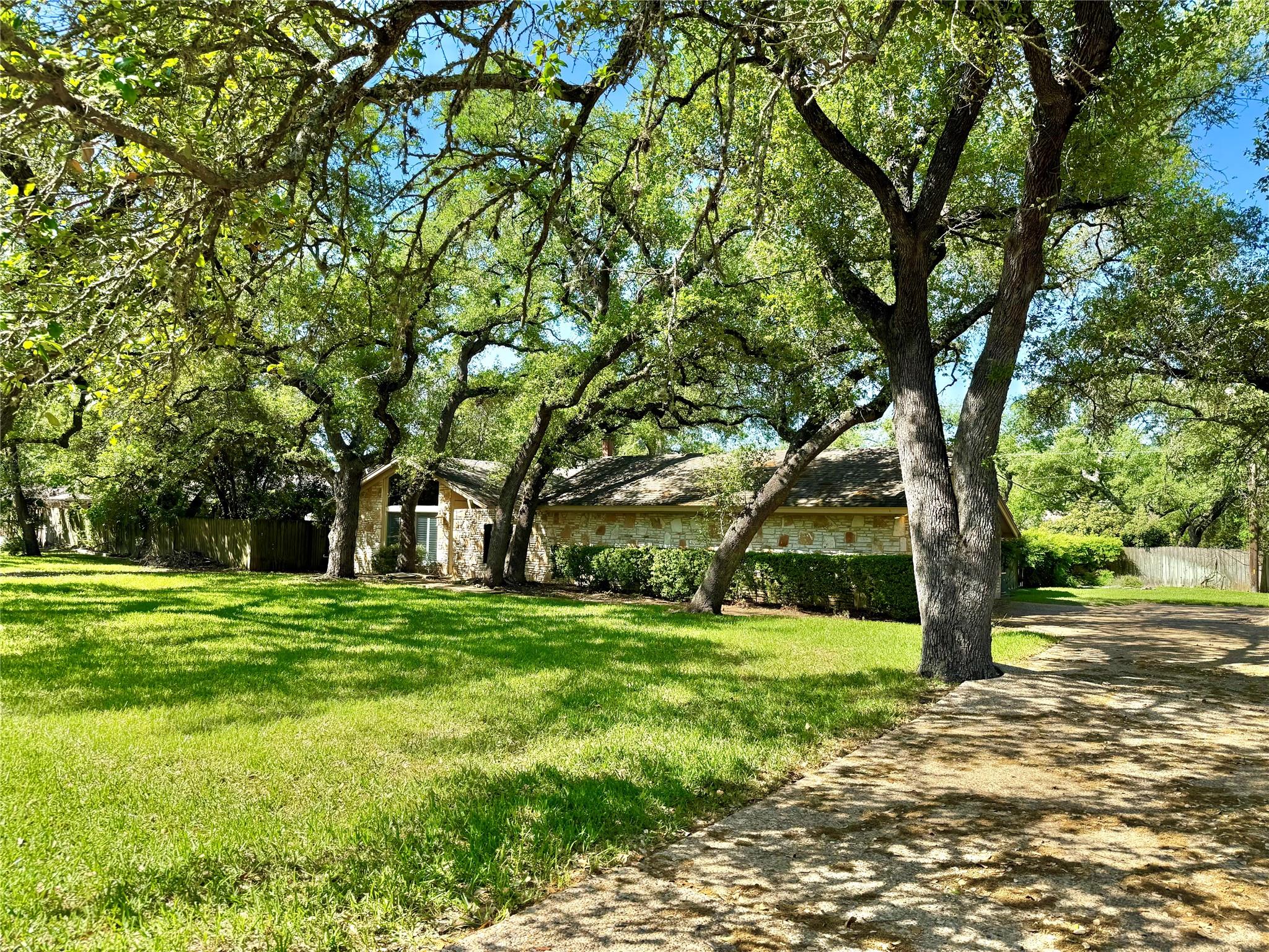 11906 Brookwood Cir Property Photo 1