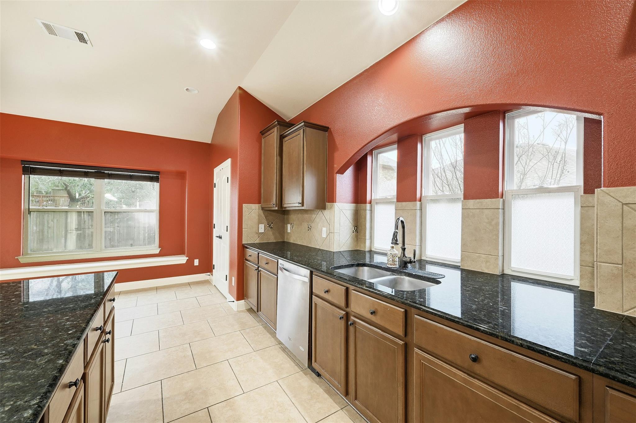 104 Turvey Cv Property Photo 16