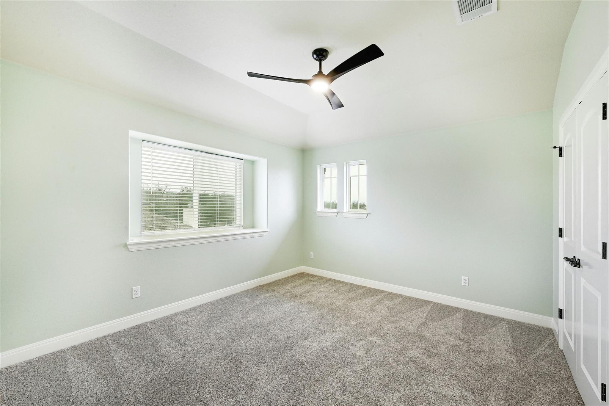 104 Turvey Cv Property Photo 34