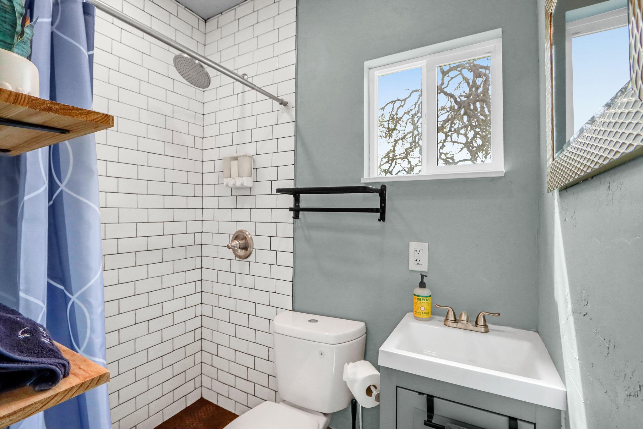 8502 E Us 290 None Property Photo 9