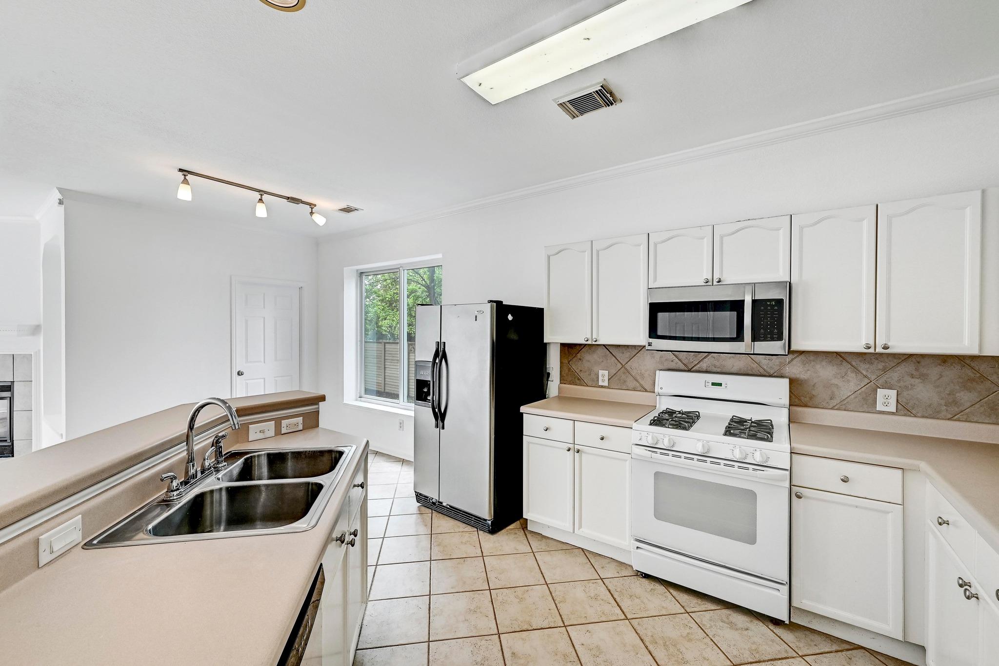 13401 Lamplight Village Ave Property Photo 10