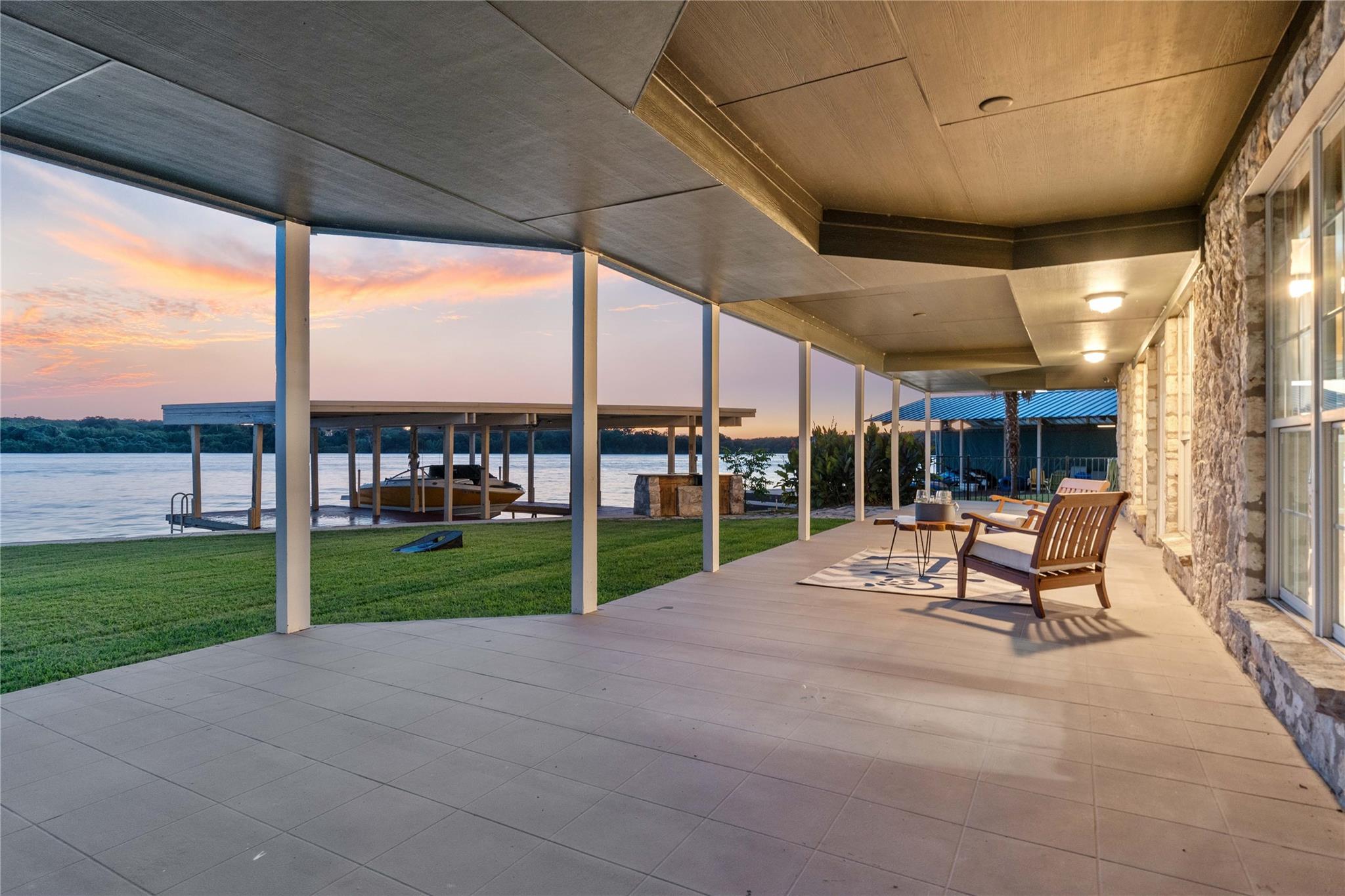 130 Circle Pt Property Photo 3
