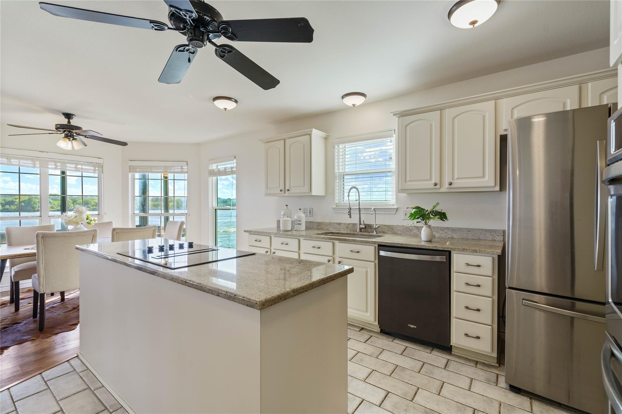 130 Circle Pt Property Photo 10