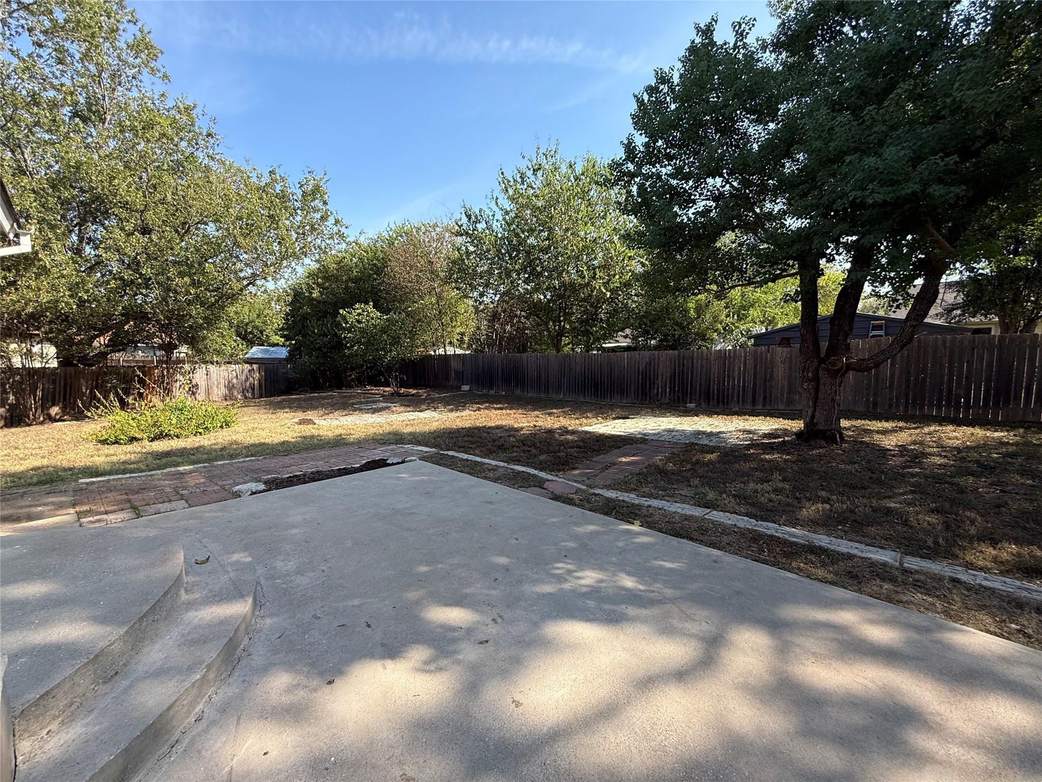 2107 Whispering Dr Property Photo 13
