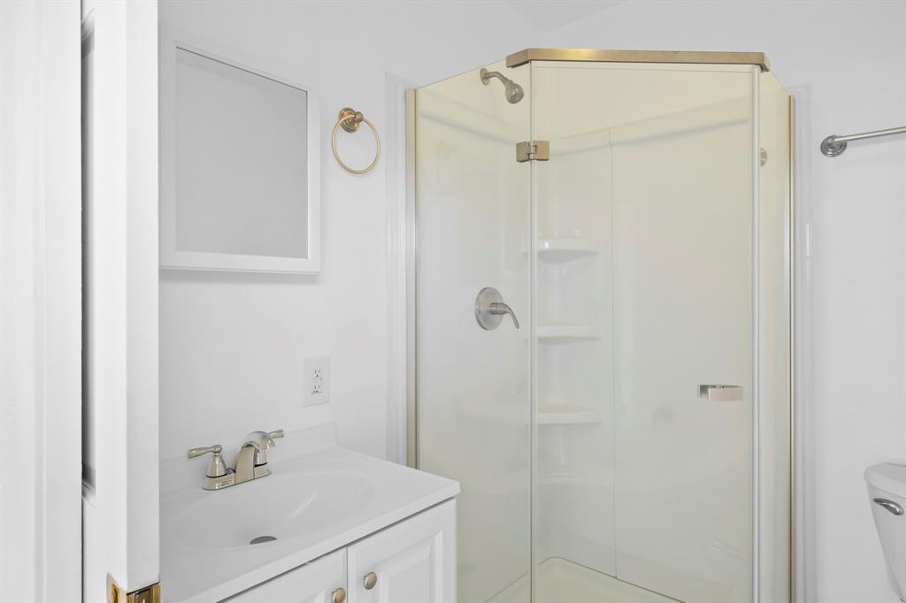 3935 Lago Vista Dr Property Photo 29