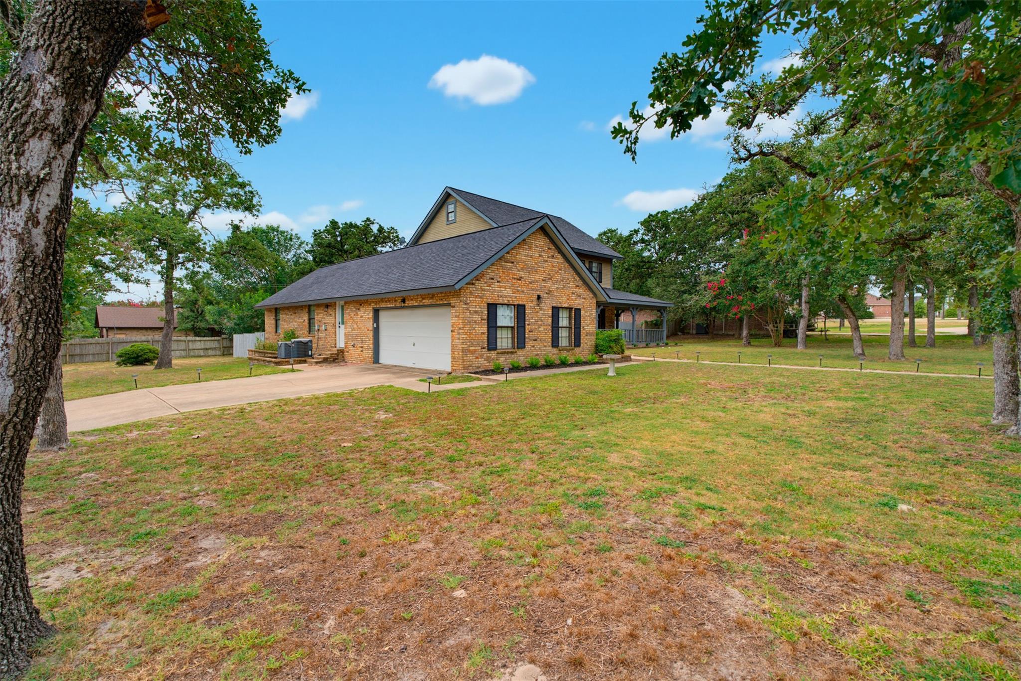 1901 Skyles Rd Property Photo 2
