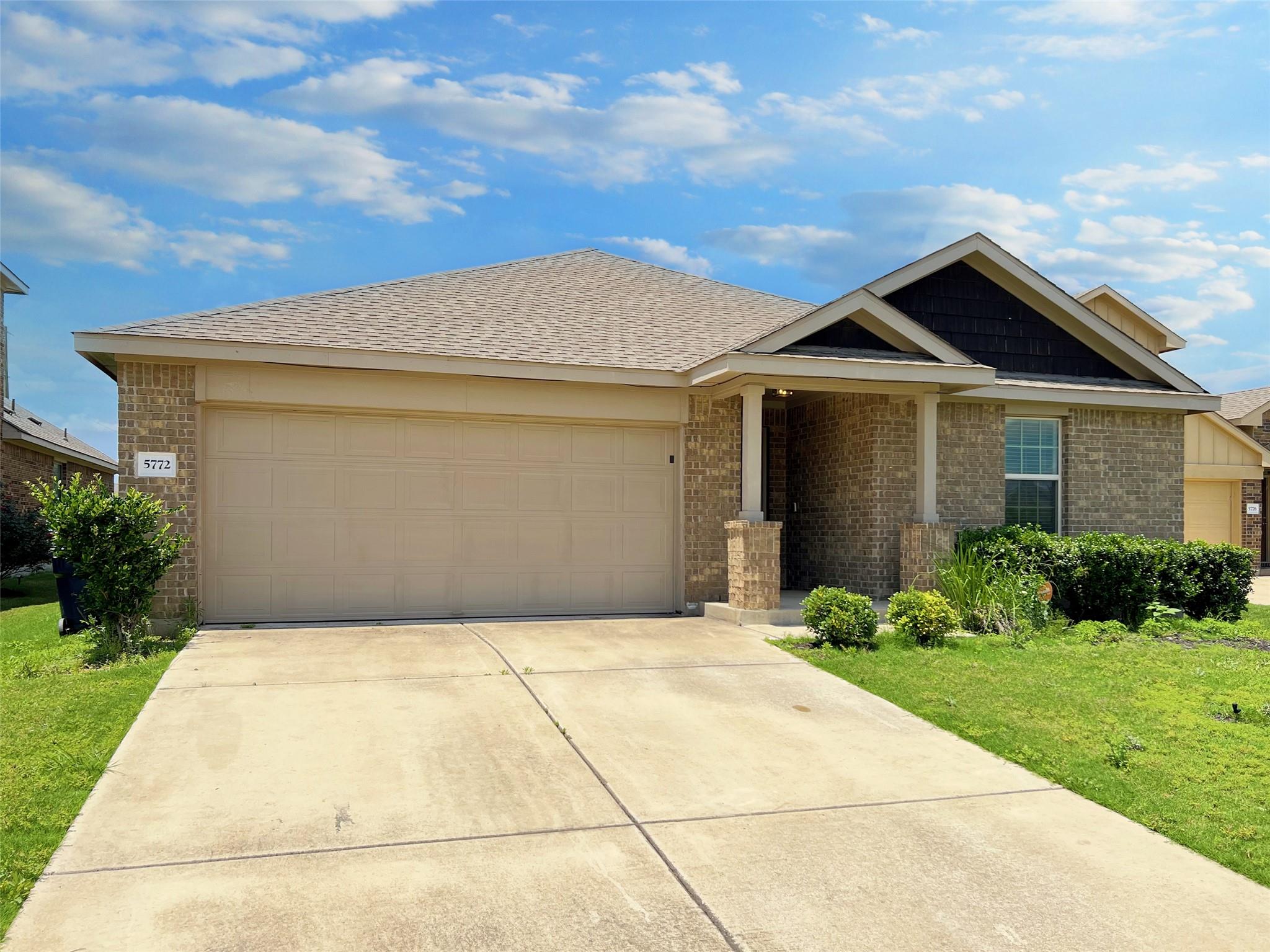5772 Corsica Loop Property Photo 1