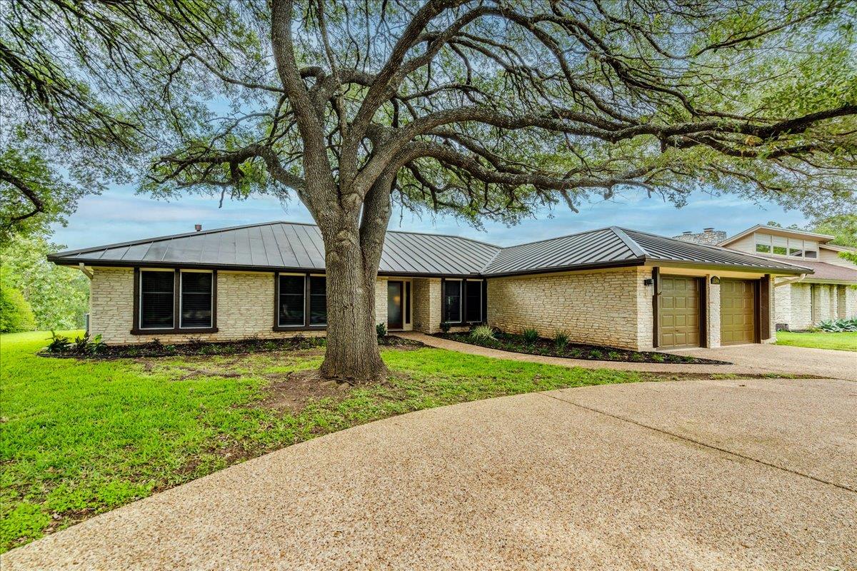 11146 Pinehurst Dr Property Photo 5