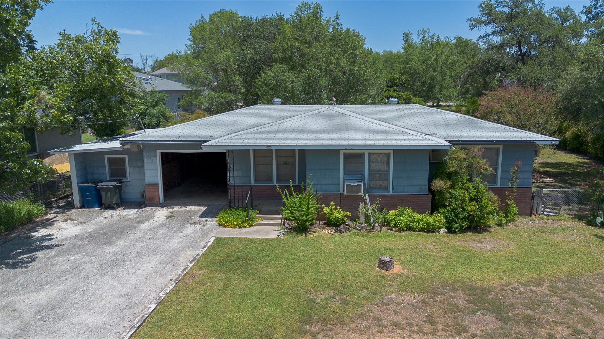 547 Lake Front Ave Property Photo 1