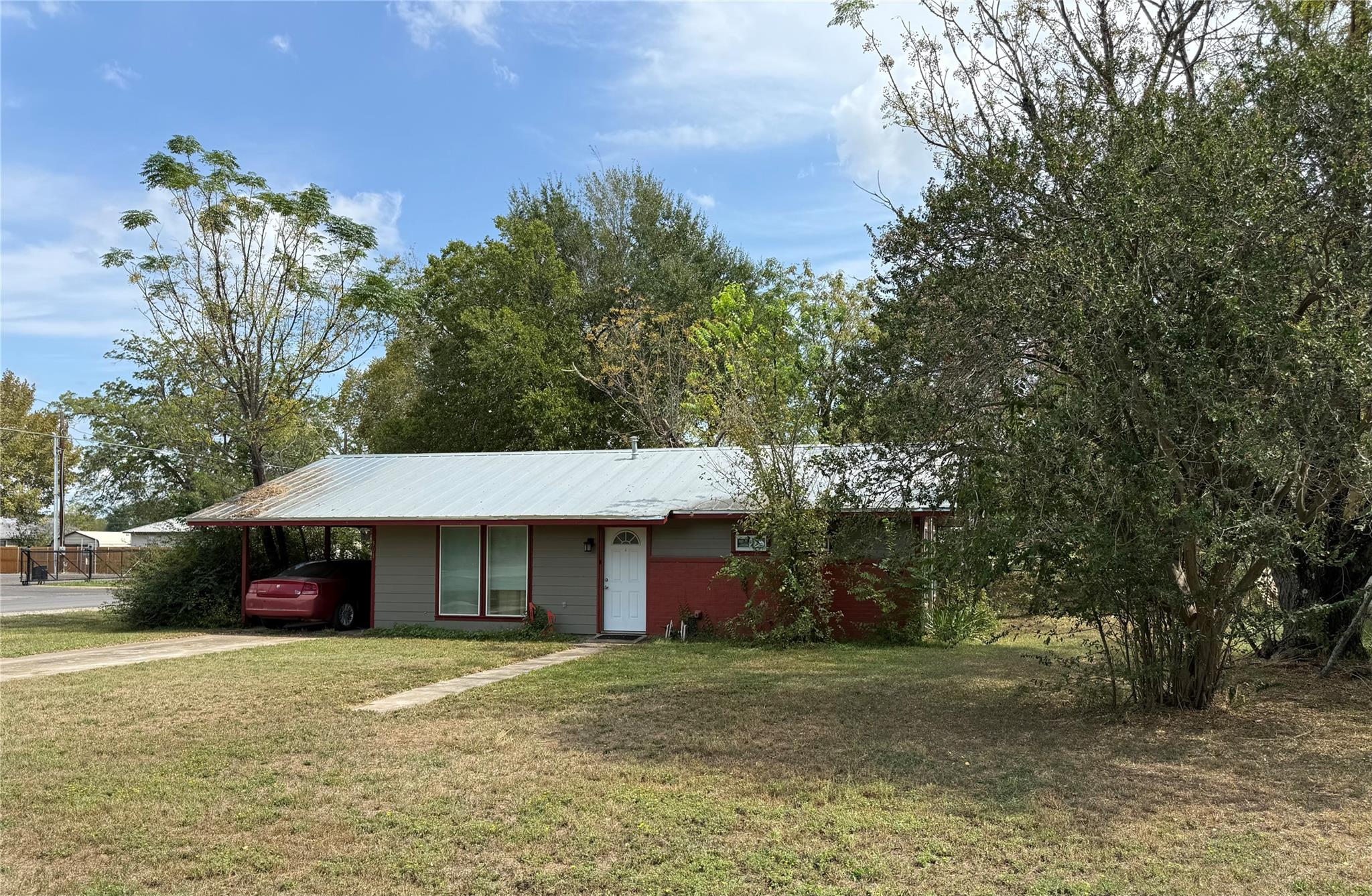 301 Lynch St Property Photo 1