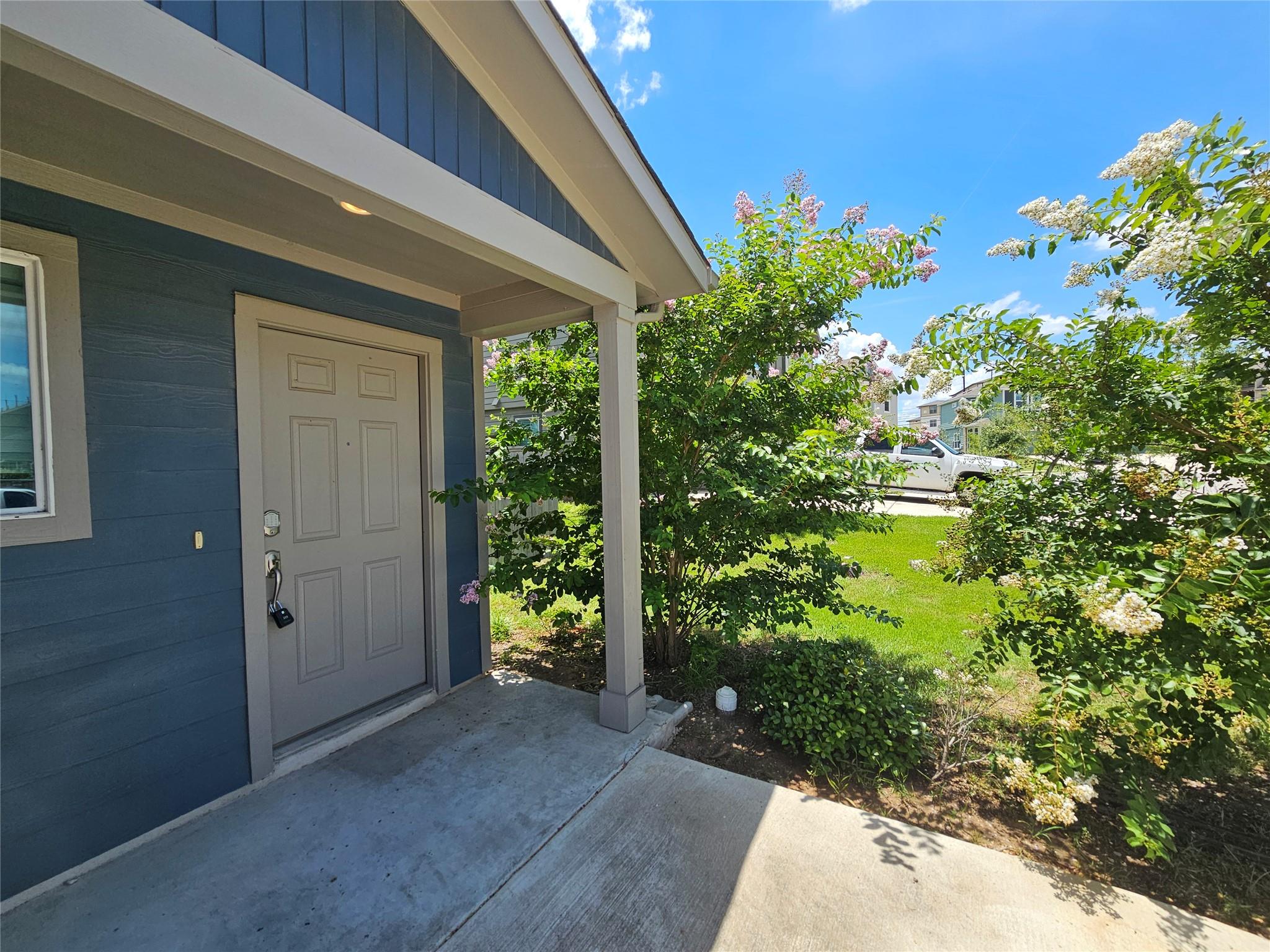 12109 Short Leaf Path Property Photo 2