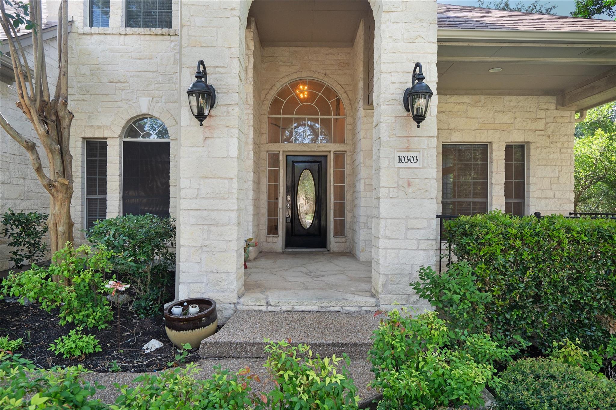 10303 Spicewood Pkwy Property Photo 2