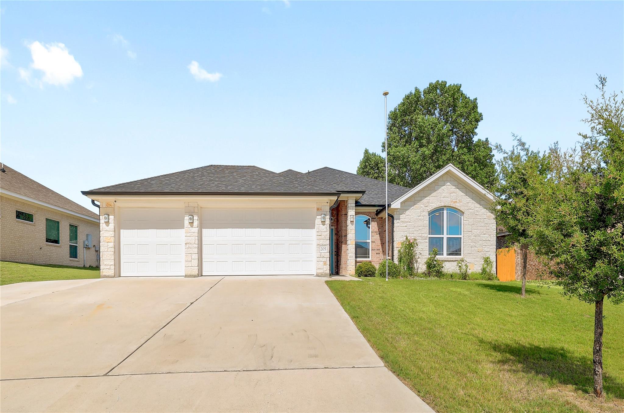 205 Slippery Elm Dr Property Photo 1