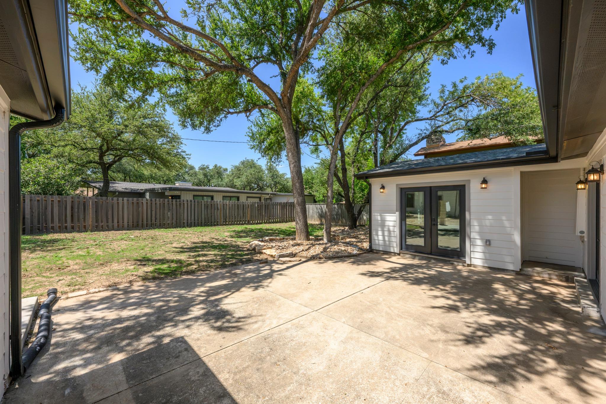 303 Lakeway Dr Property Photo 26