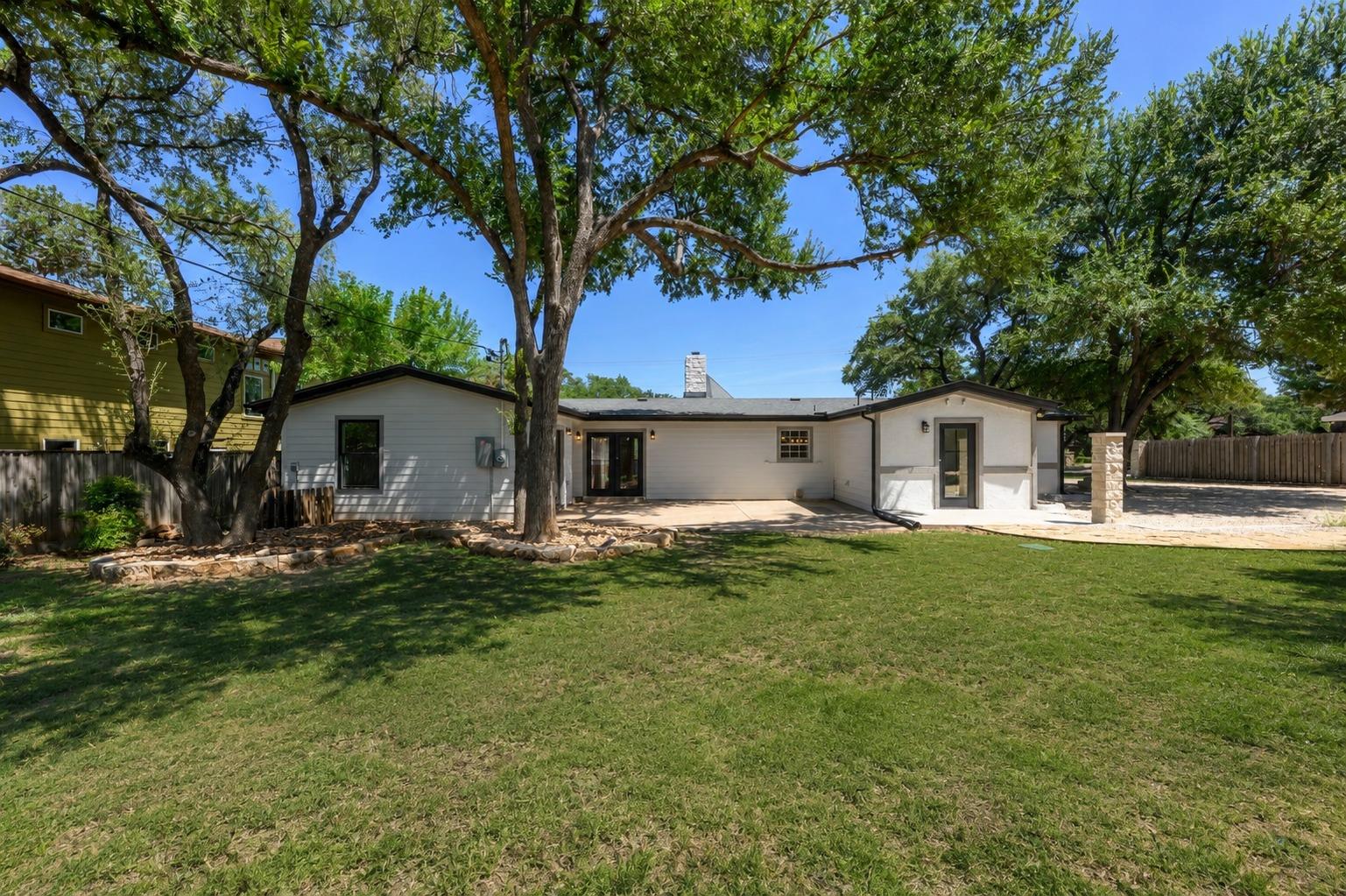 303 Lakeway Dr Property Photo 27