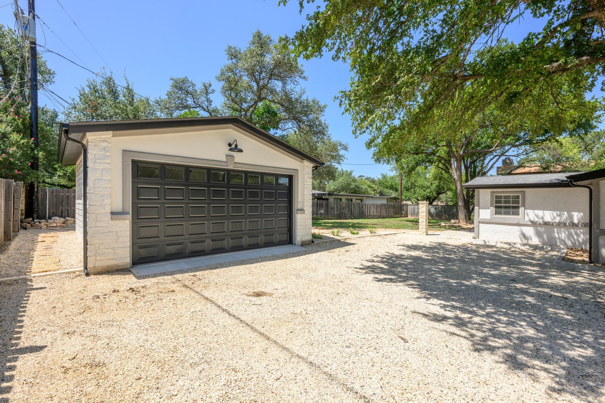 303 Lakeway Dr Property Photo 31