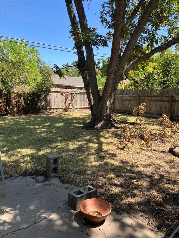1906 Teakwood Dr Property Photo 8