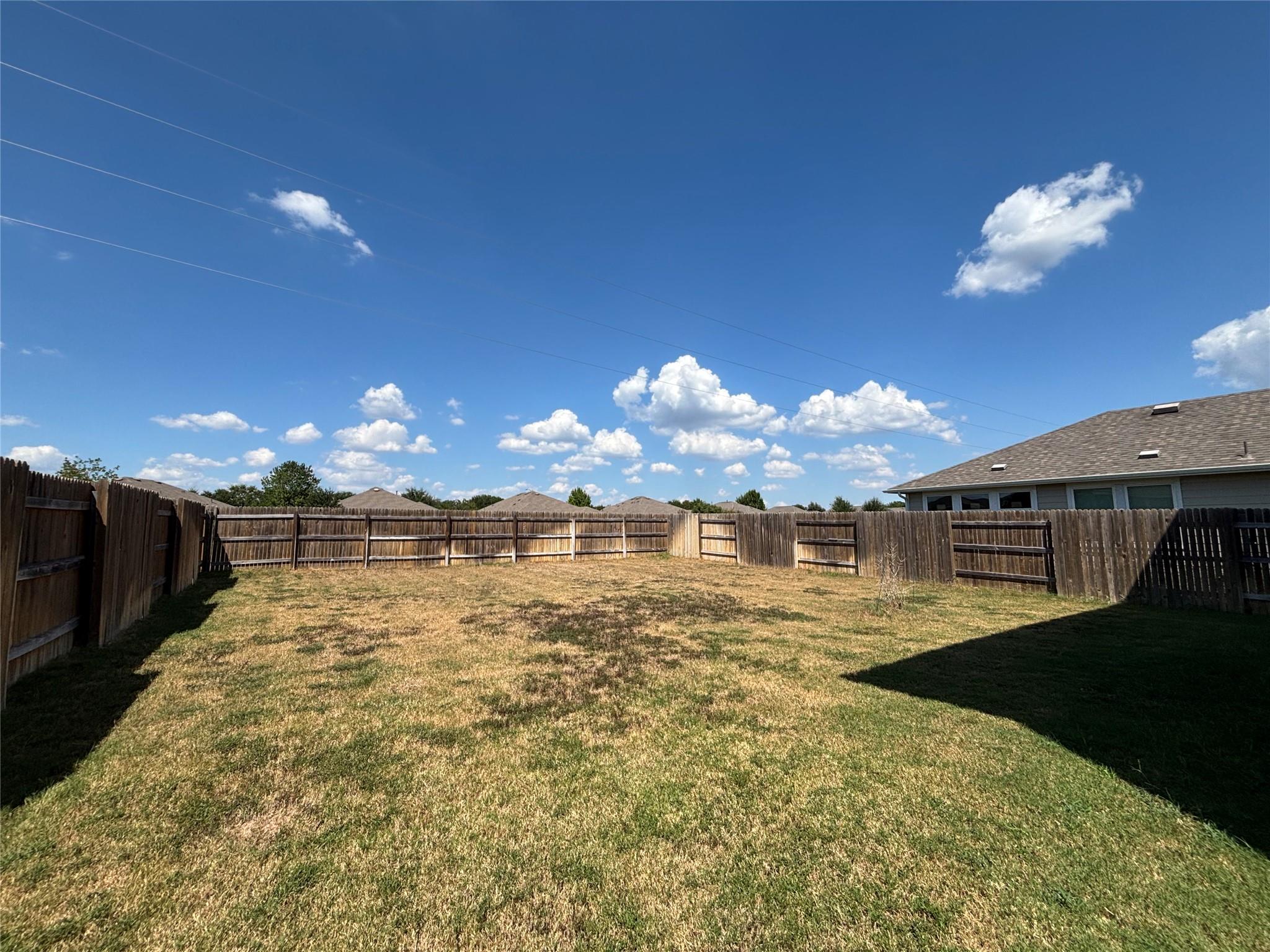 106 Crooked Trail Trl Property Photo 4