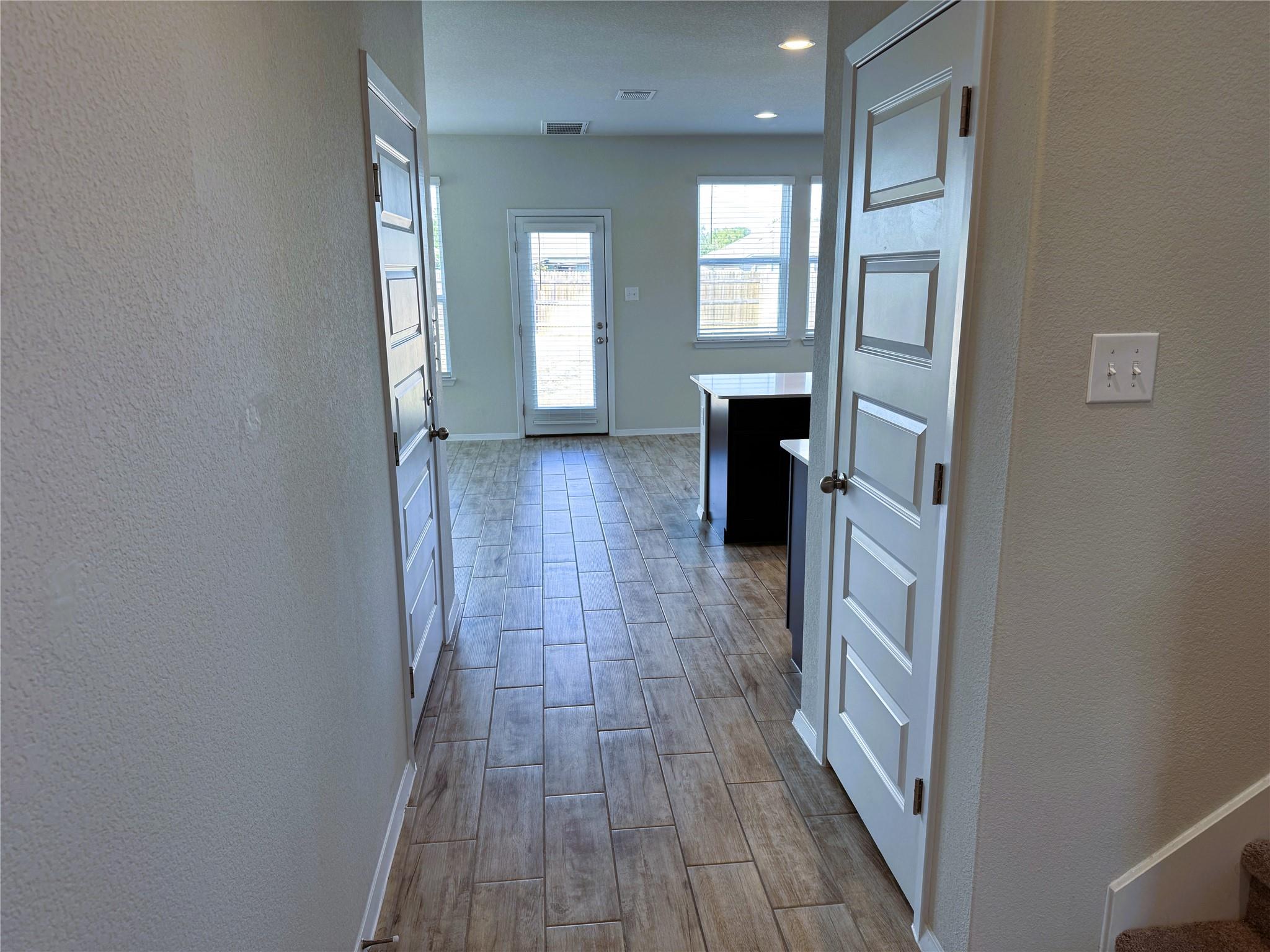 106 Crooked Trail Trl Property Photo 6